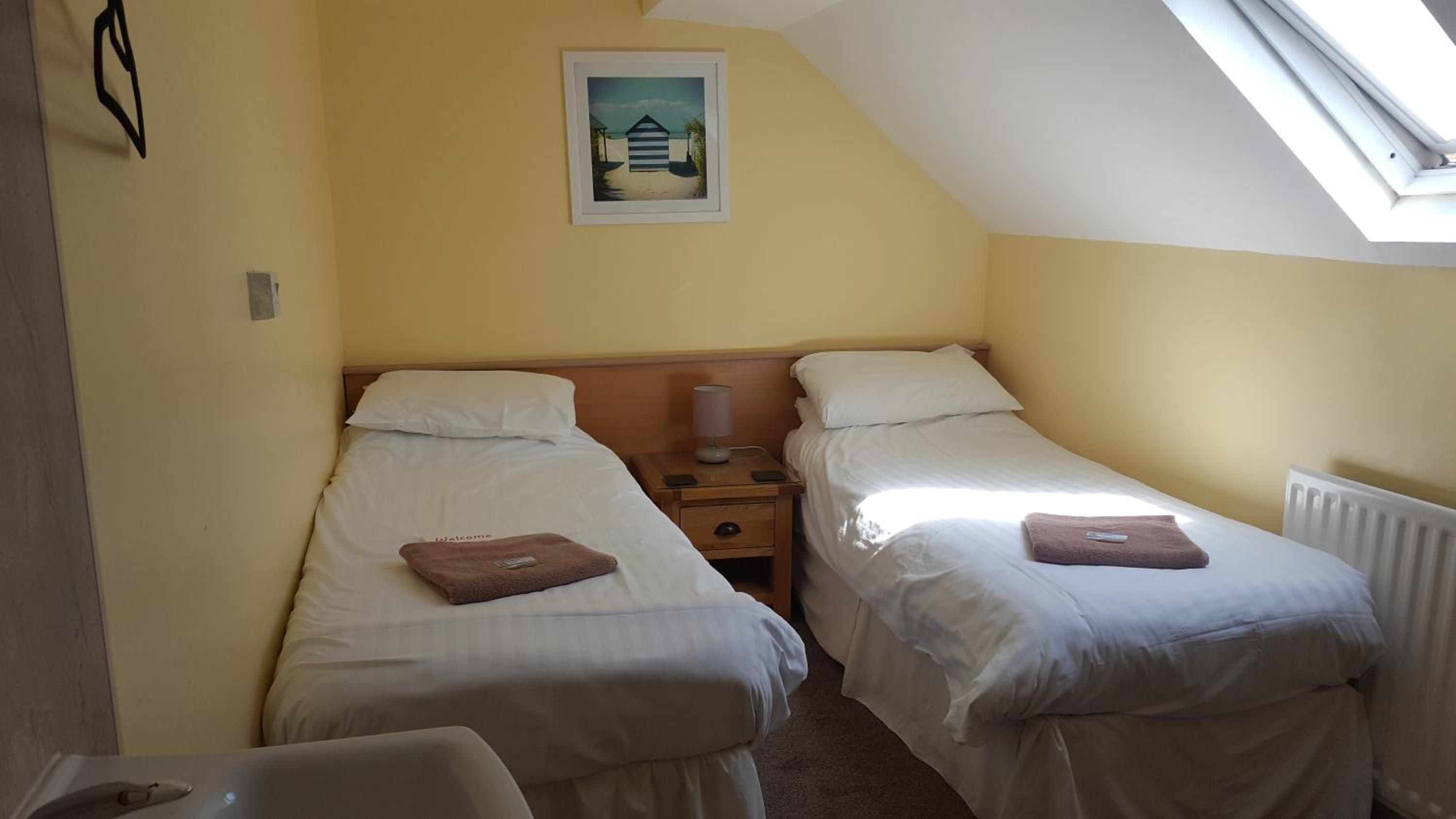Standard Twin Room with Shared Bathroom photo 1