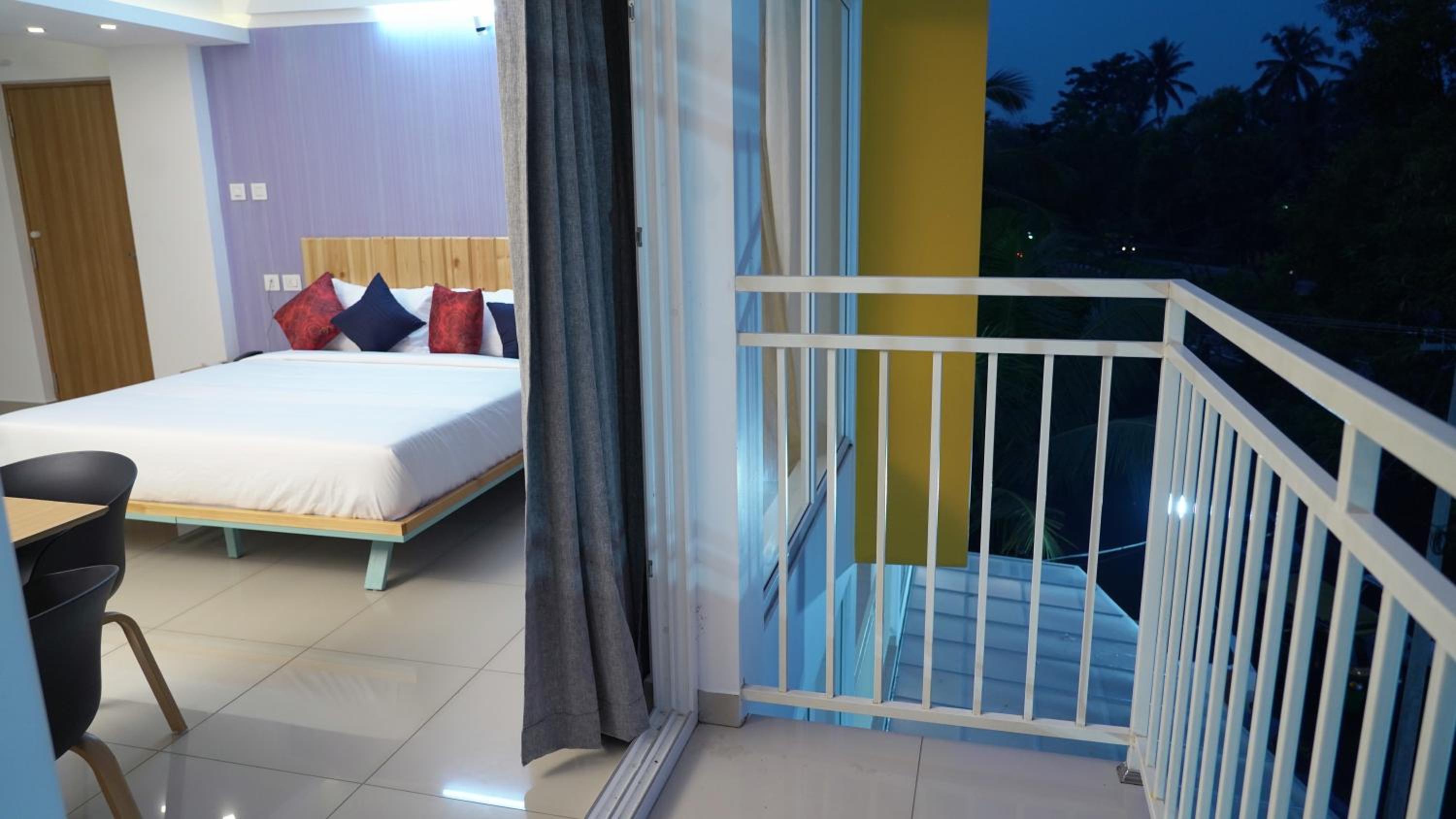 Deluxe Room - Photo 5