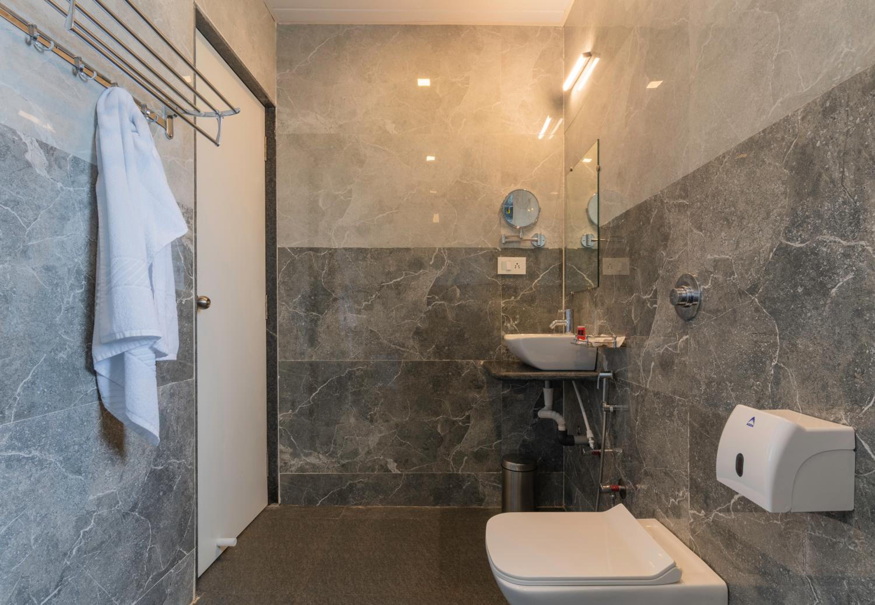 Premium Room - Photo 8