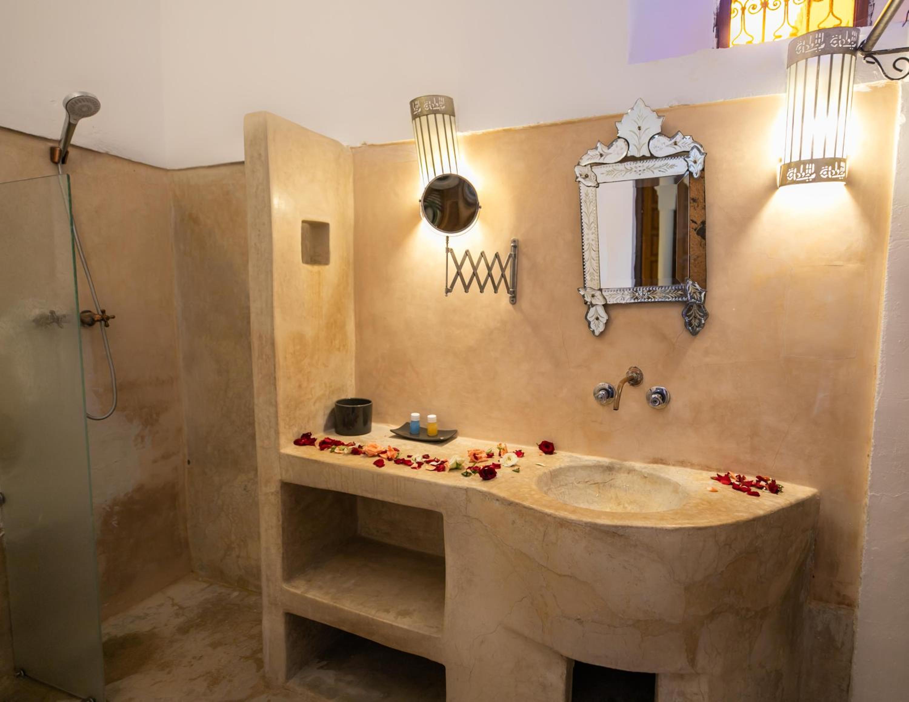 Deluxe Suite - Photo 5