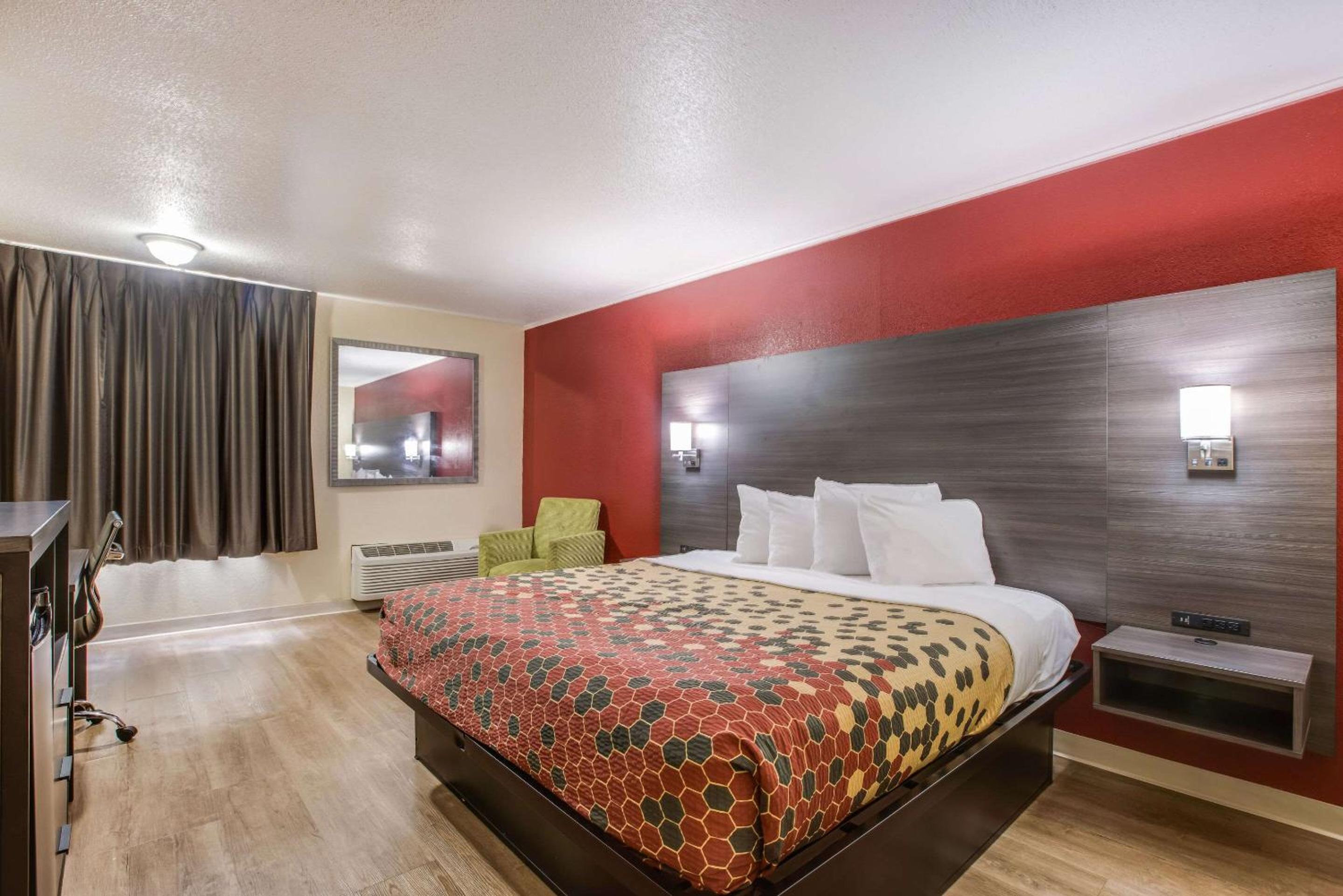 King Room - Non-Smoking - Photo 1