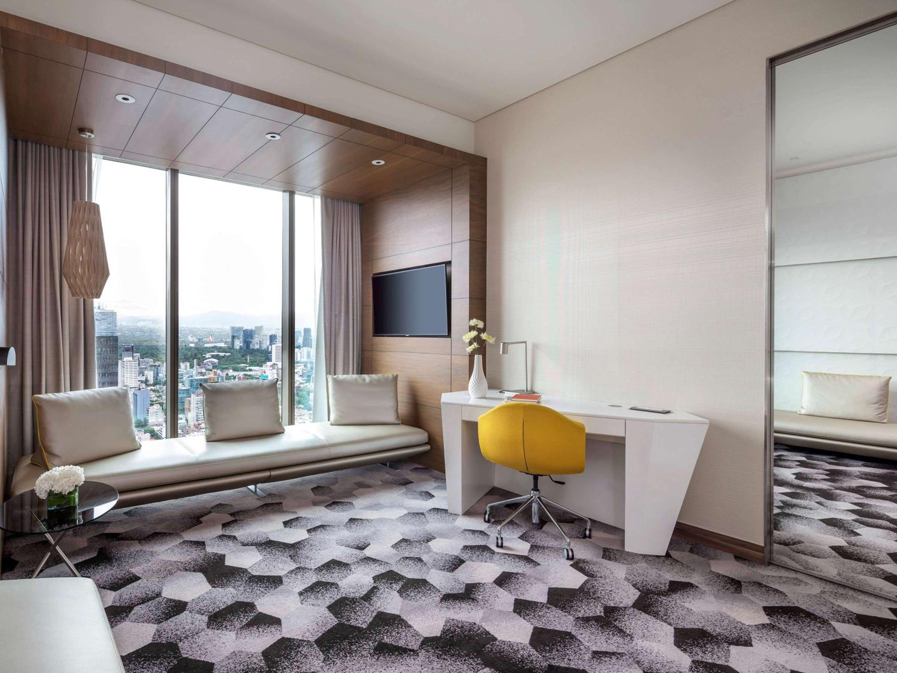 Prestige King Suite with View and Club Access