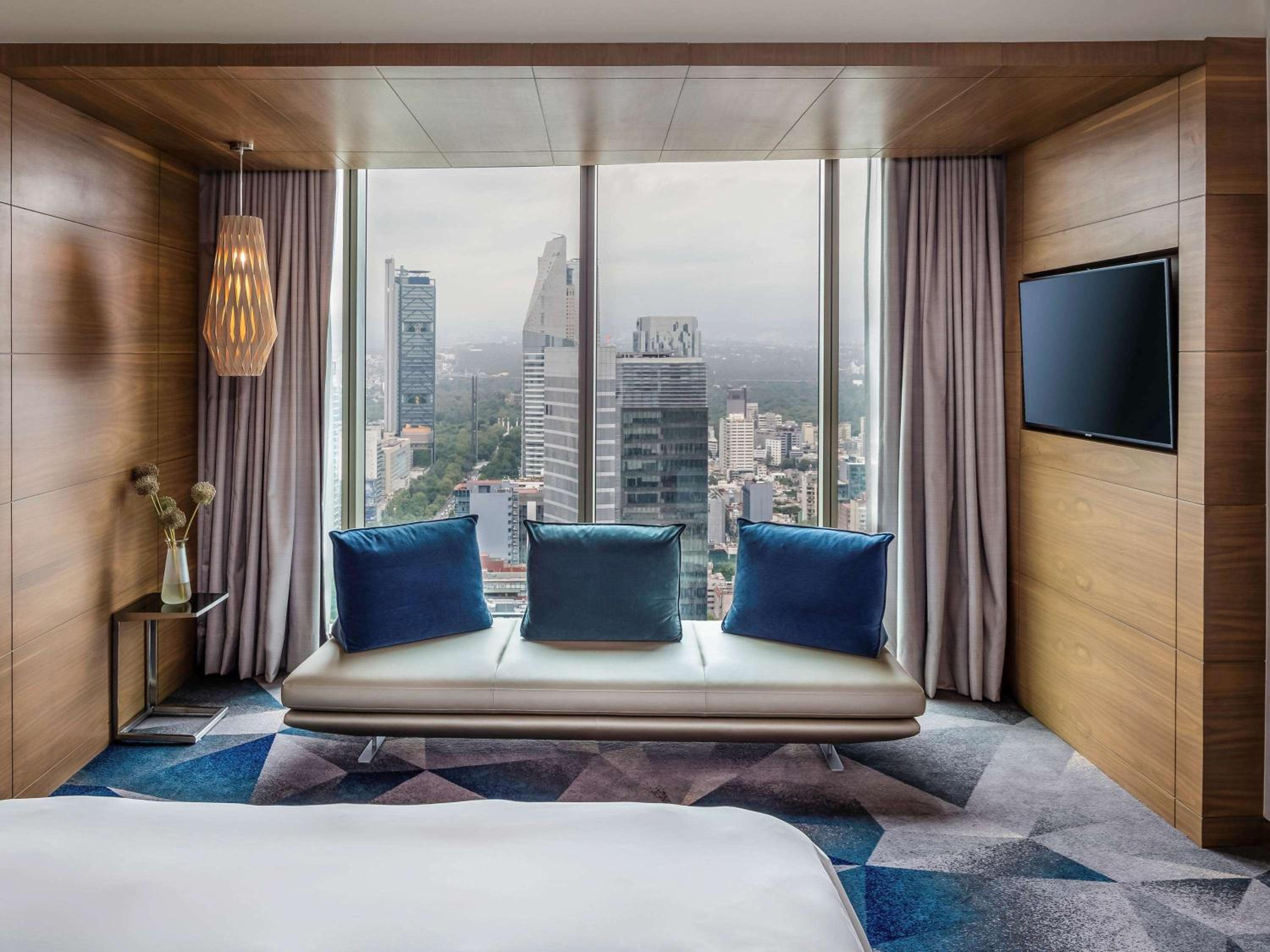 Superior King Room with Skyline View