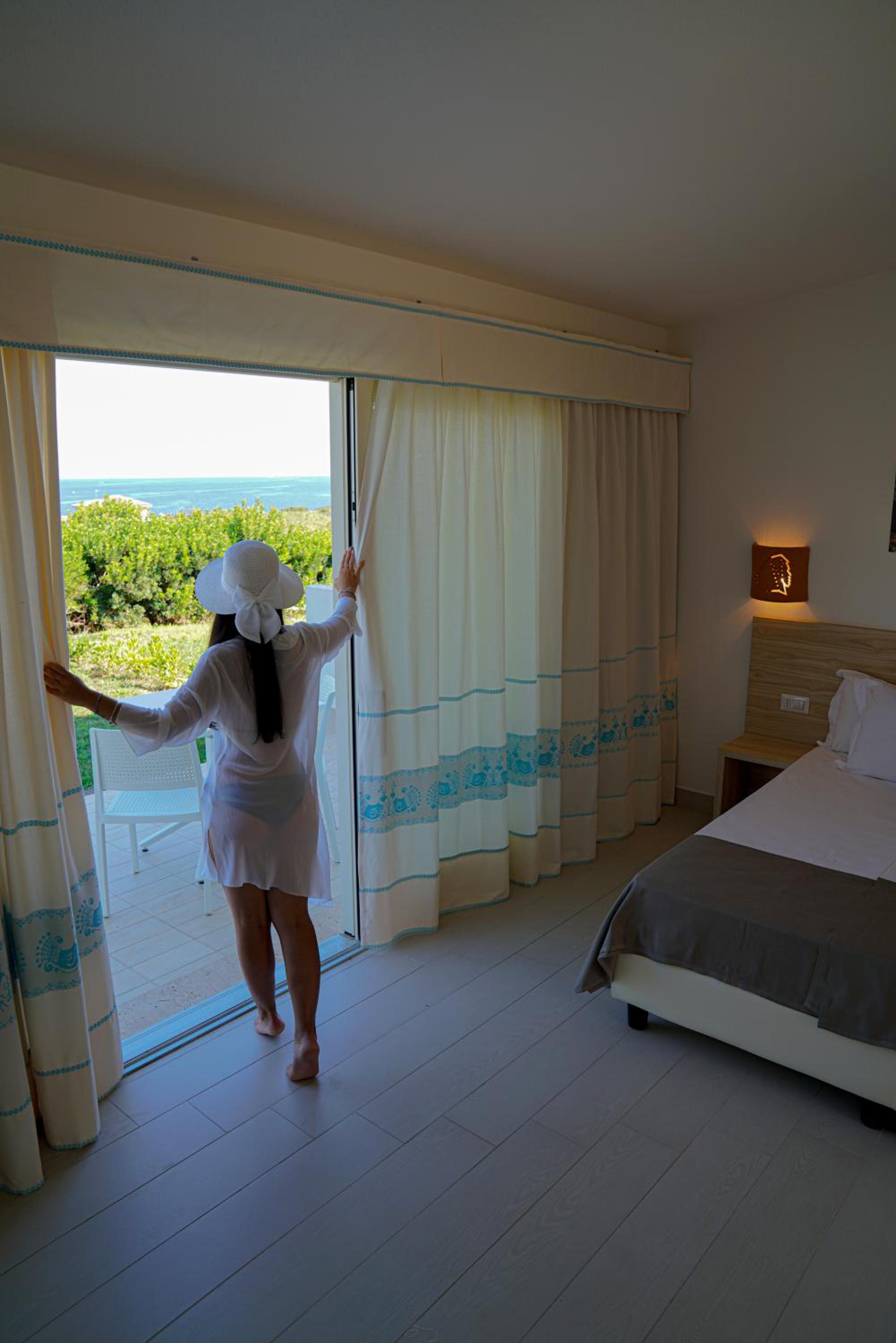 Double or Twin Room with Sea View - Photo 5