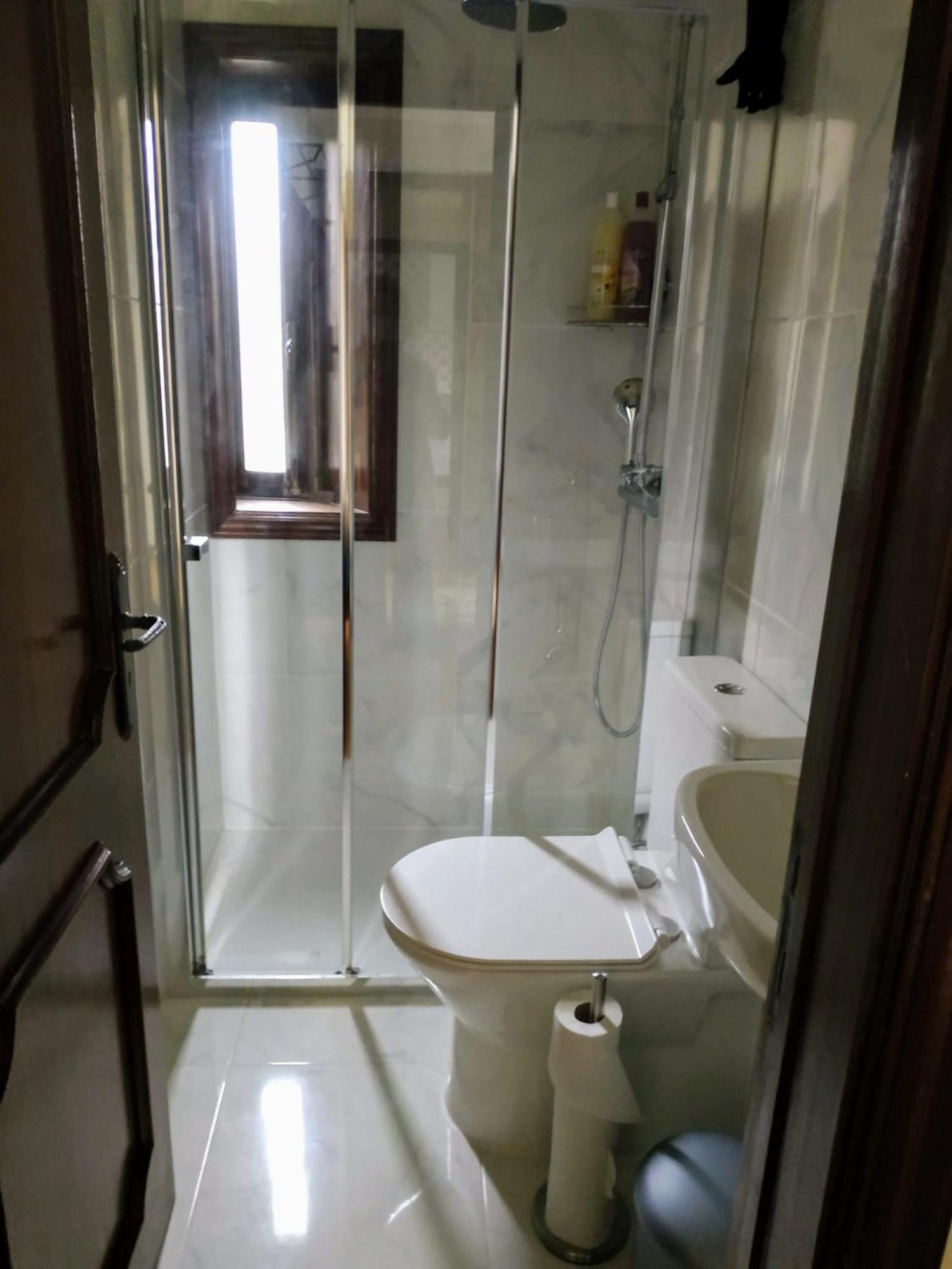 Double Room with Private External Bathroom - Photo 4