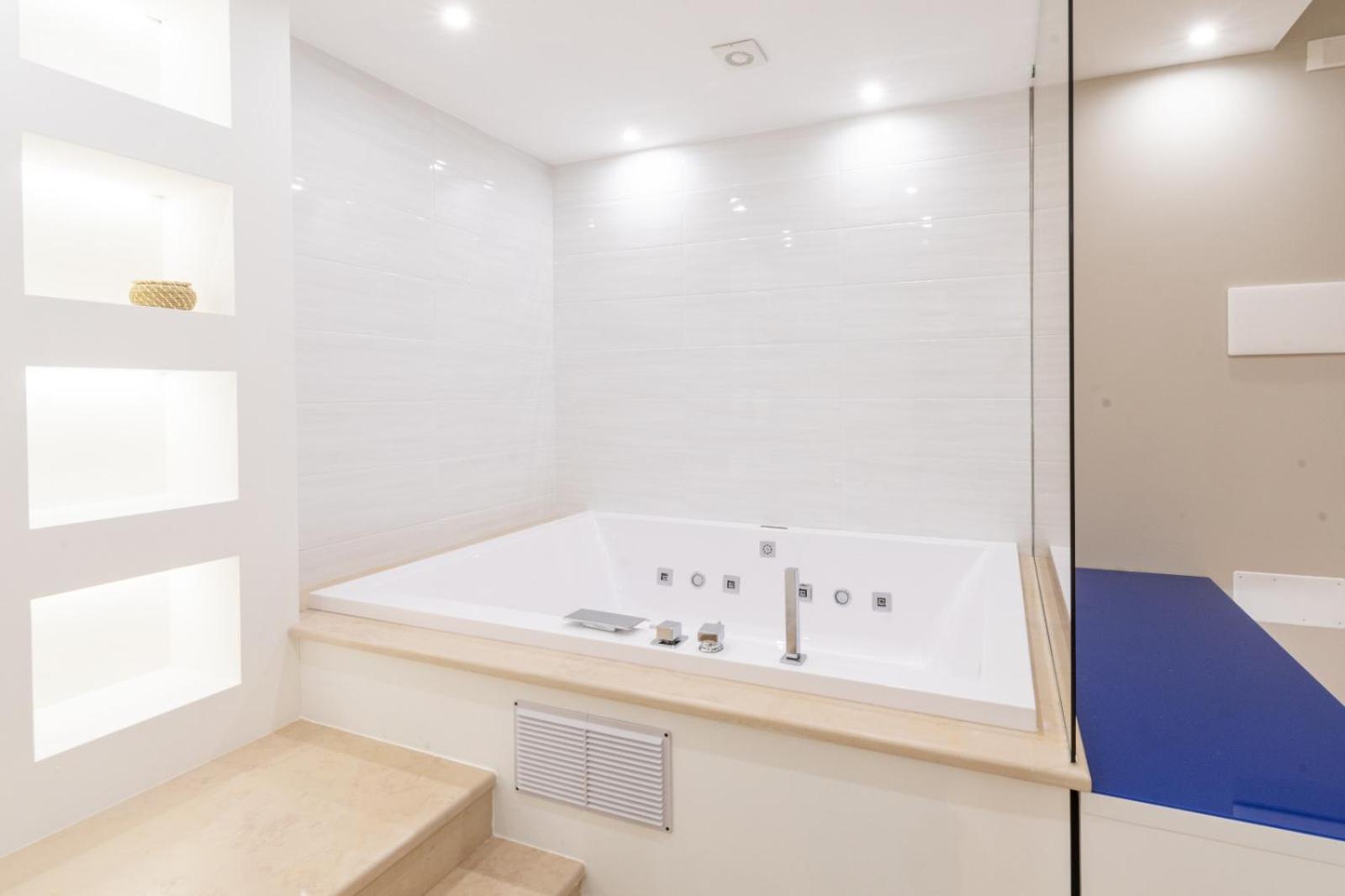 Queen Room with Spa Bath photo 3