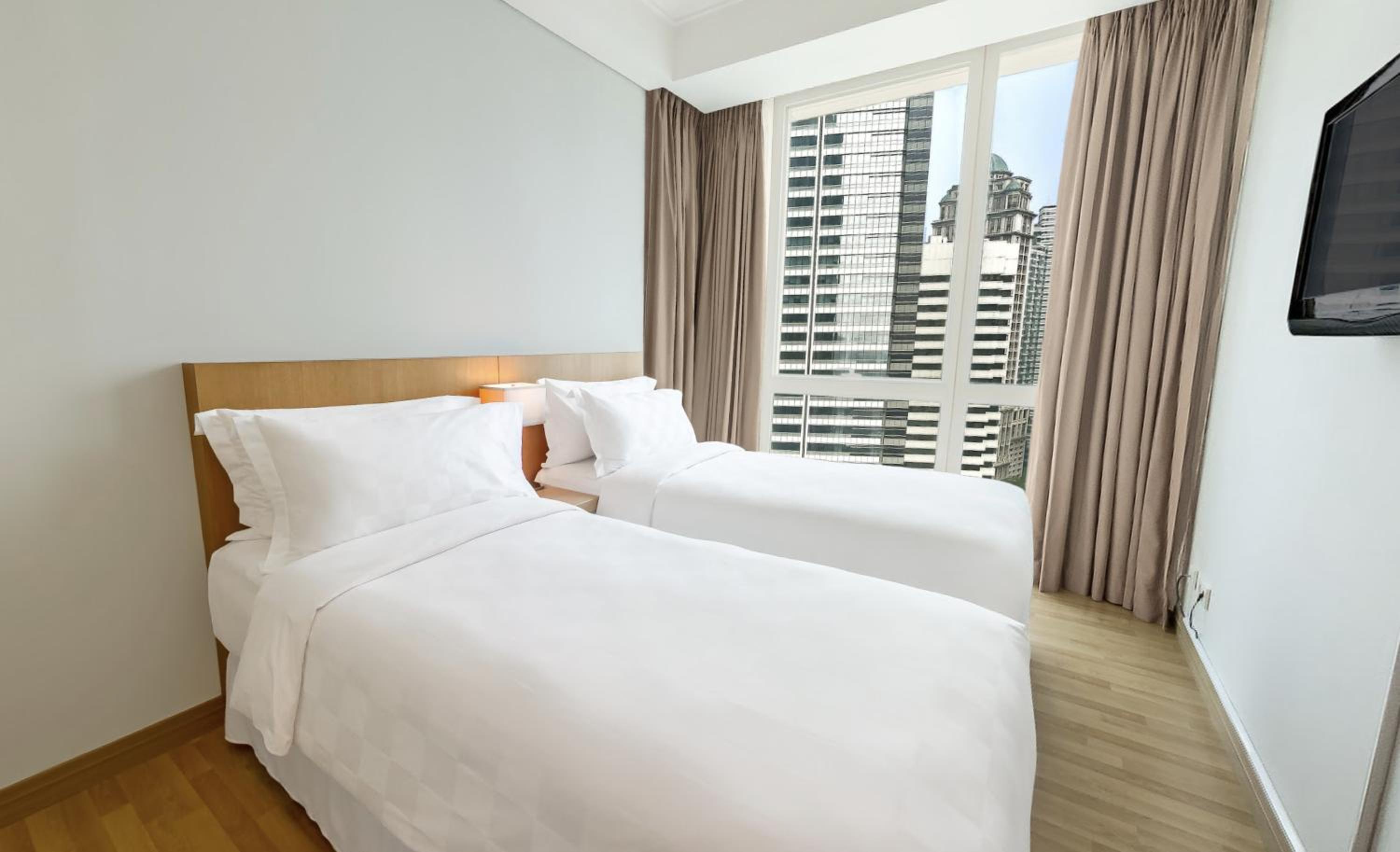 Deluxe Three-Bedroom Apartment
