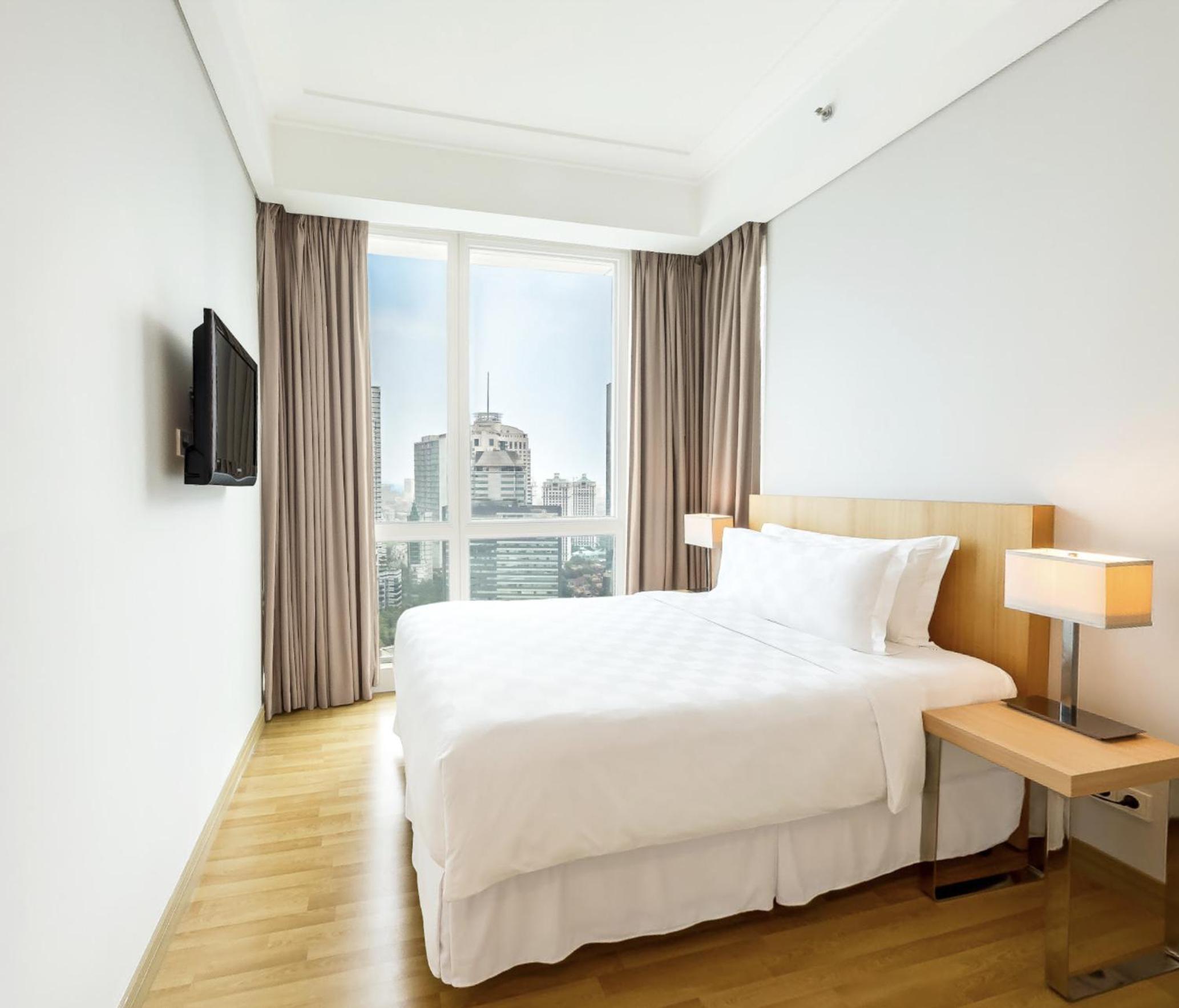 Deluxe Three-Bedroom Apartment