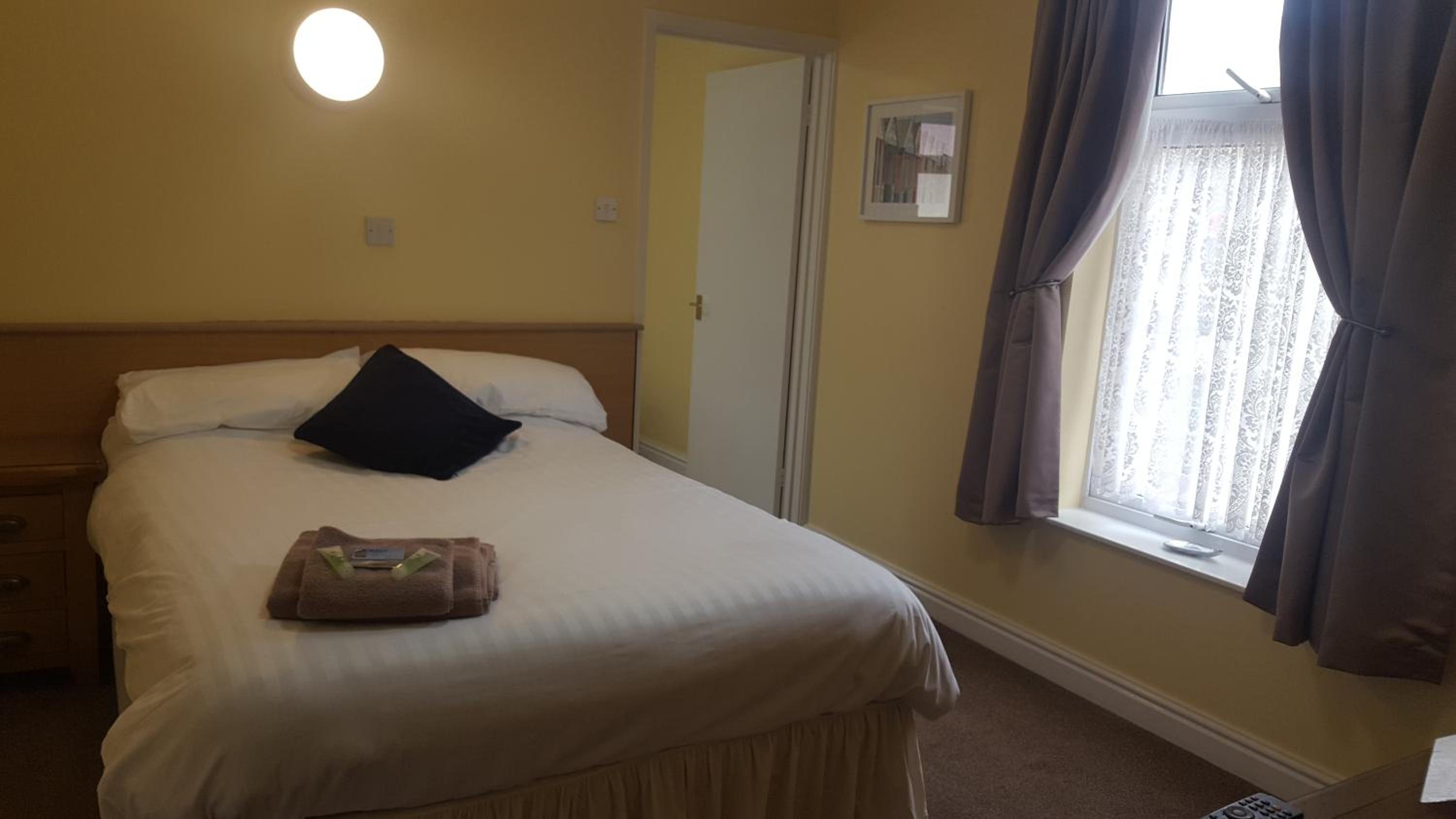 Double Room with Private Bathroom - Photo 4