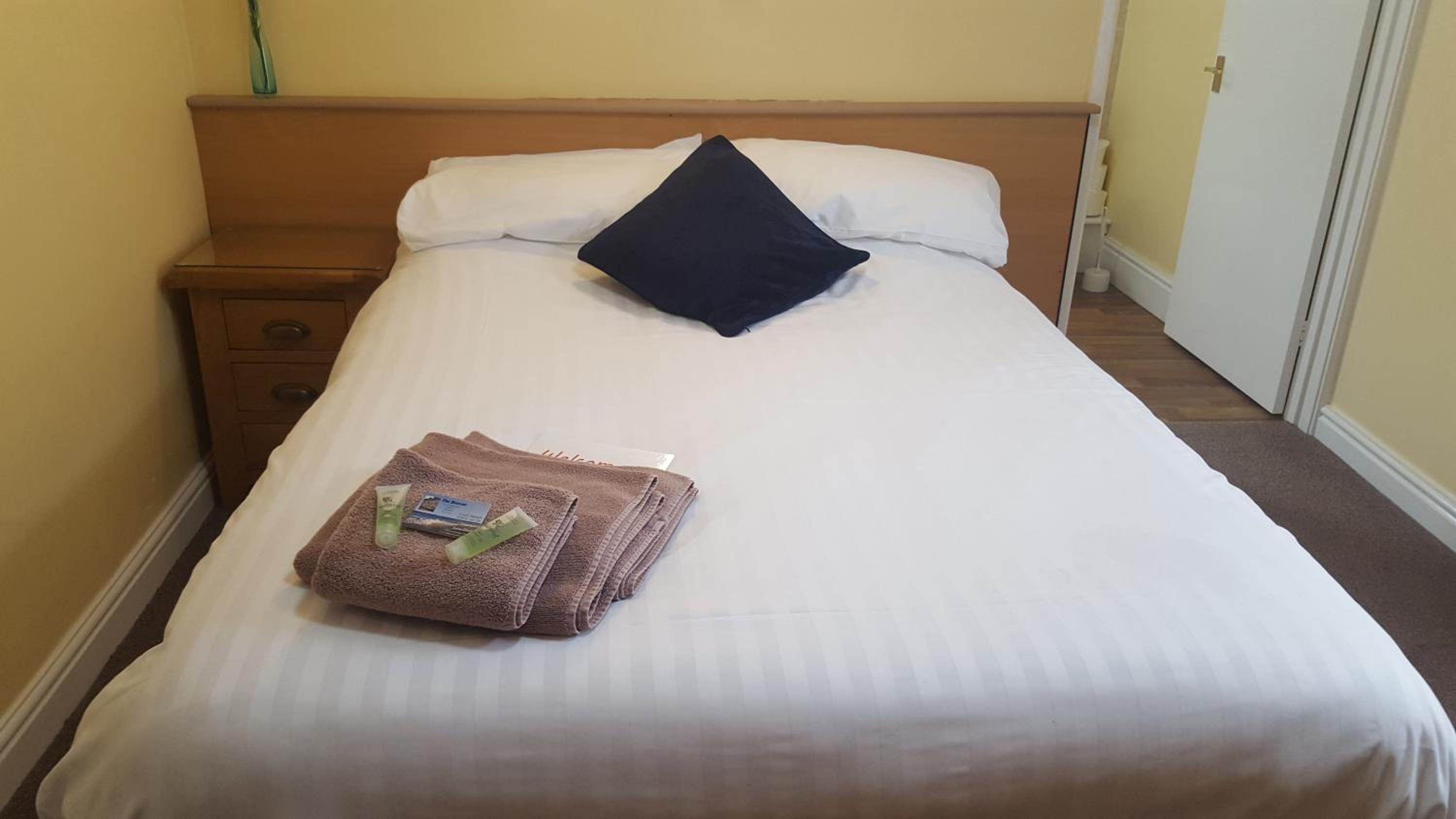 Double Room with Private Bathroom - Photo 1