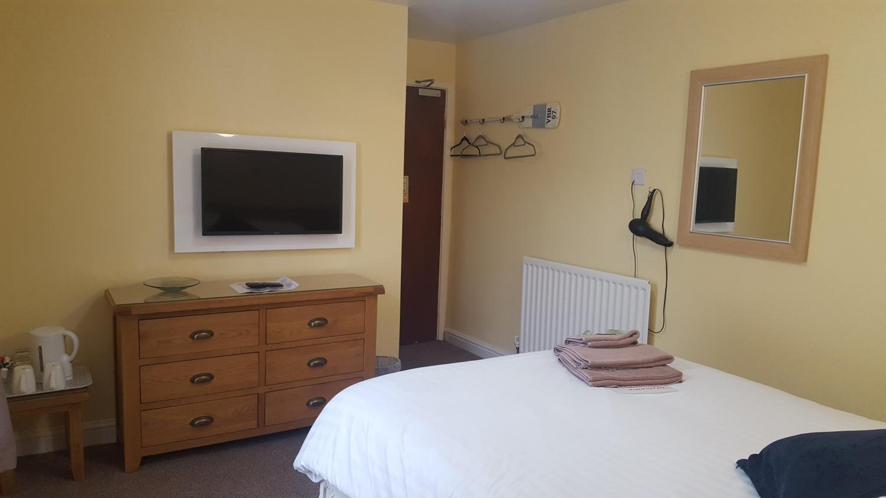 Double Room with Private Bathroom - Photo 6