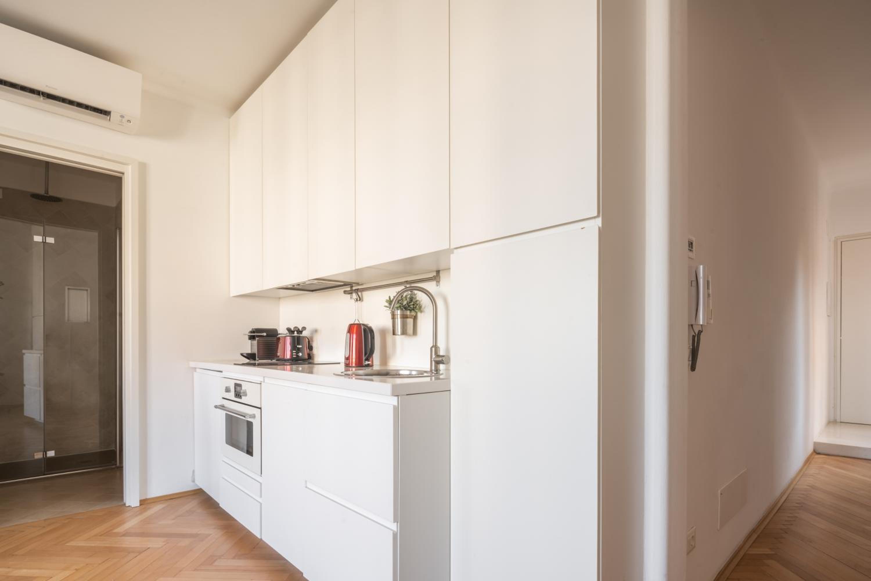 One-Bedroom Apartment with Canal View photo 3