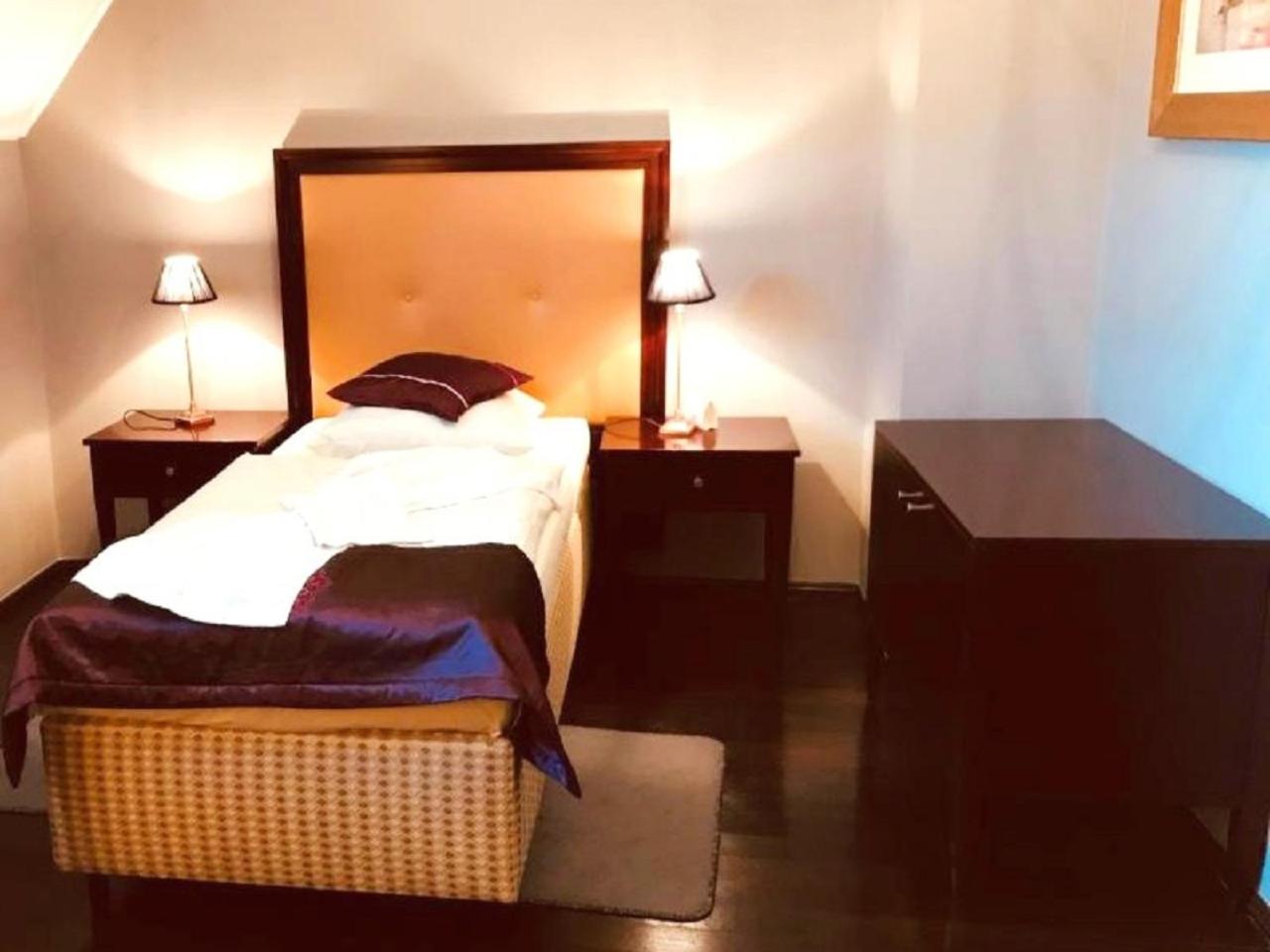 Standard Twin Room - Photo 17