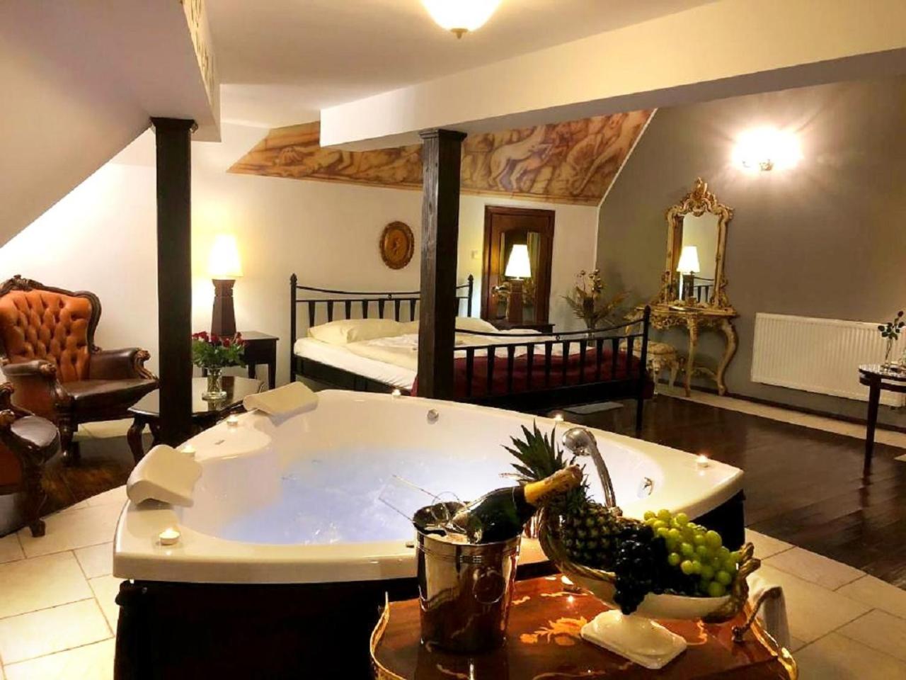 Deluxe Suite with Spa Bath - Photo 1