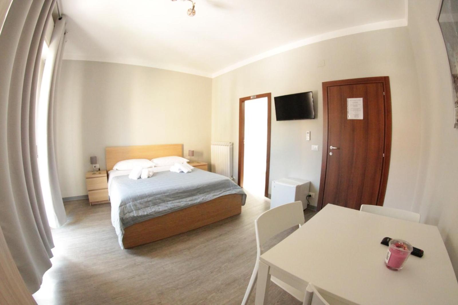 Double Room with Private Bathroom photo 3