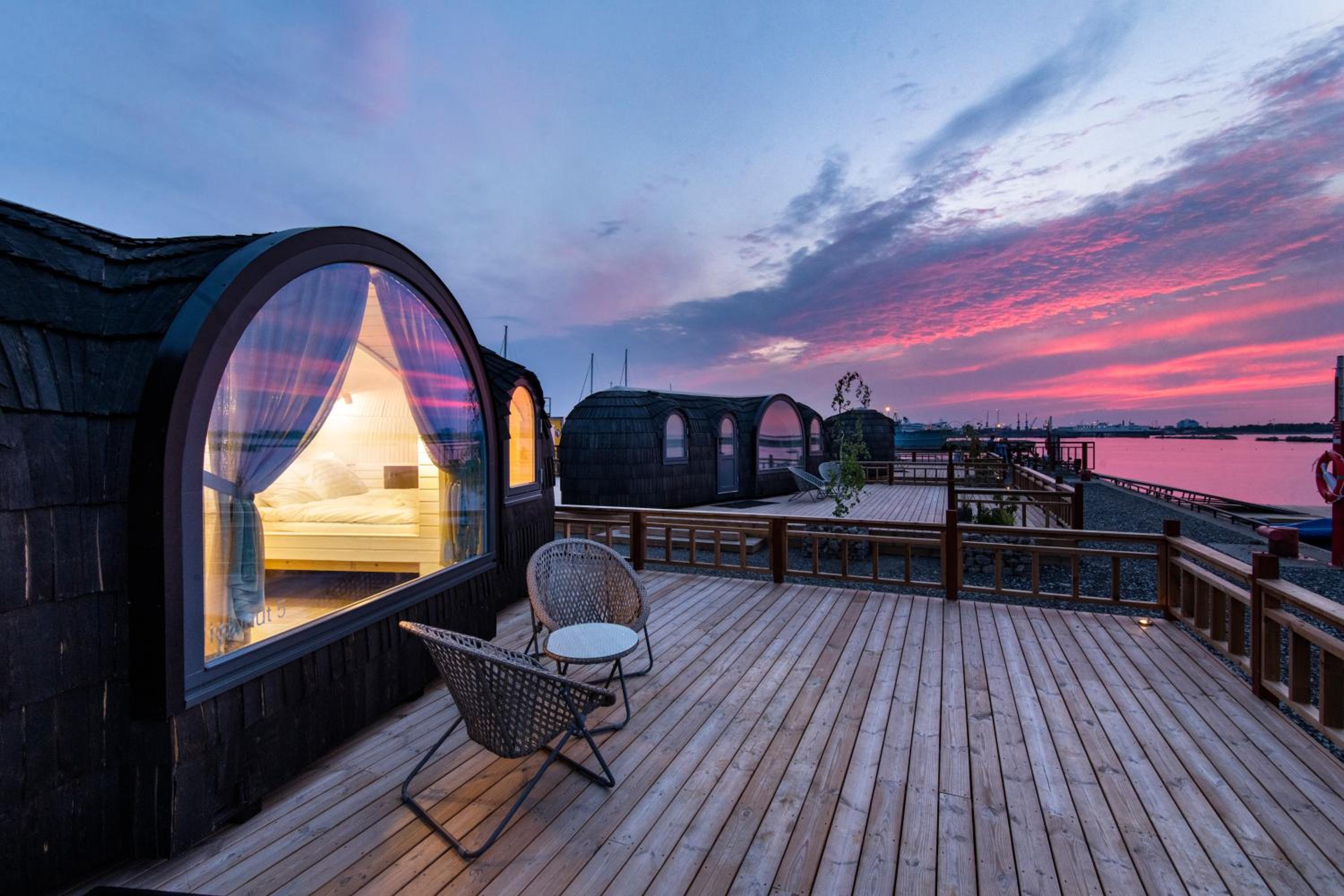 Double Room with Balcony and Sea View - Photo 13