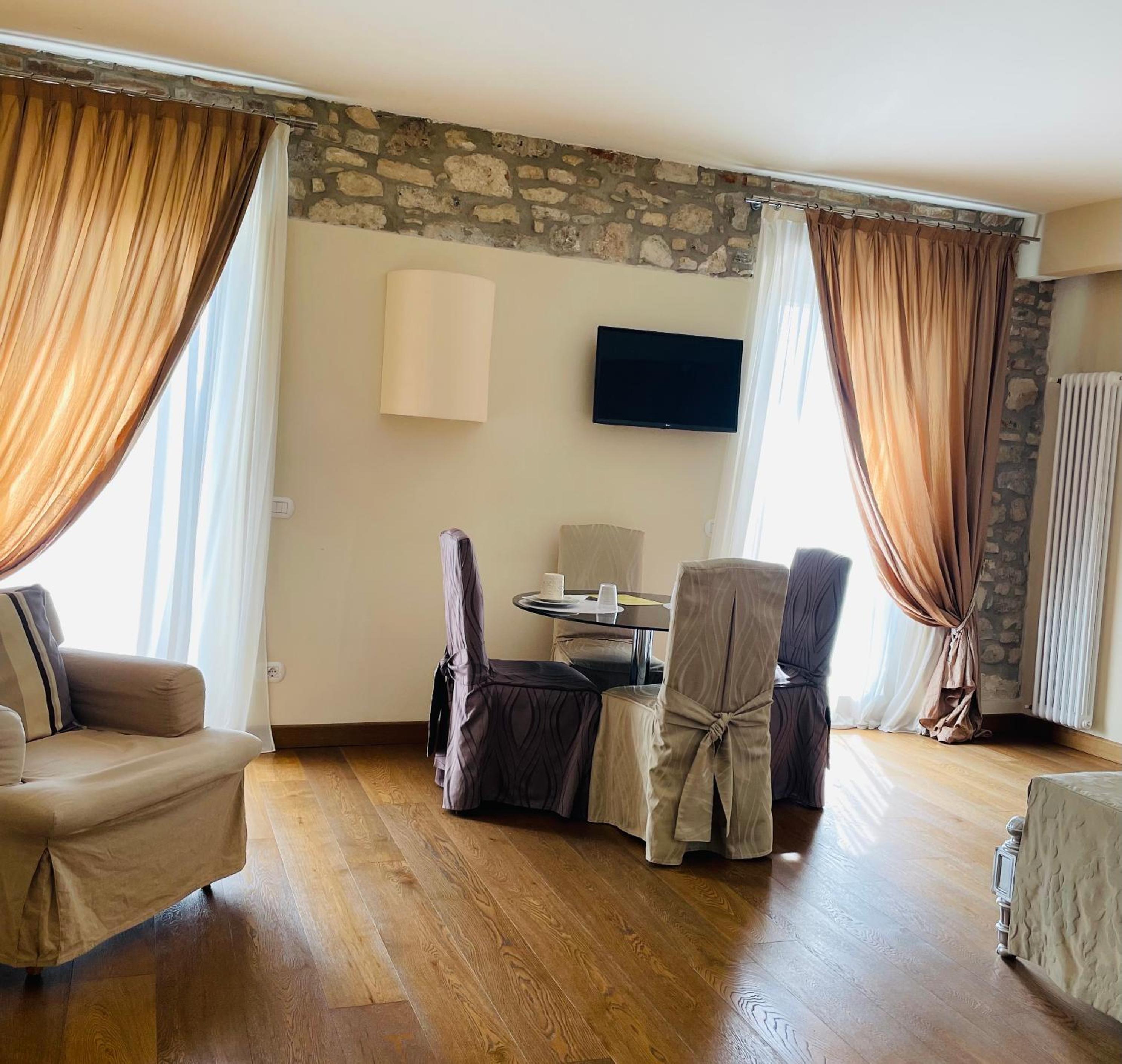 Superior Double Room with Balcony and Lake View