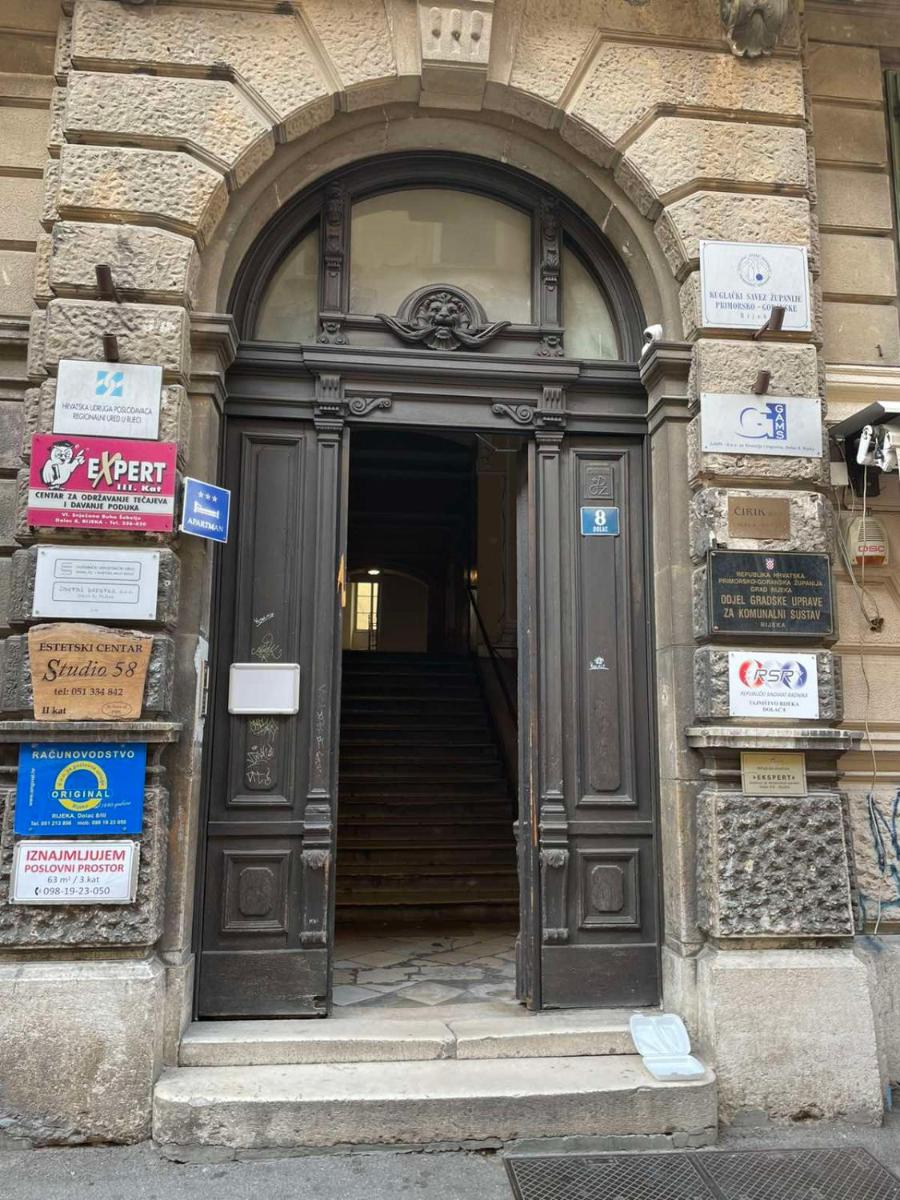 Deluxe Studio