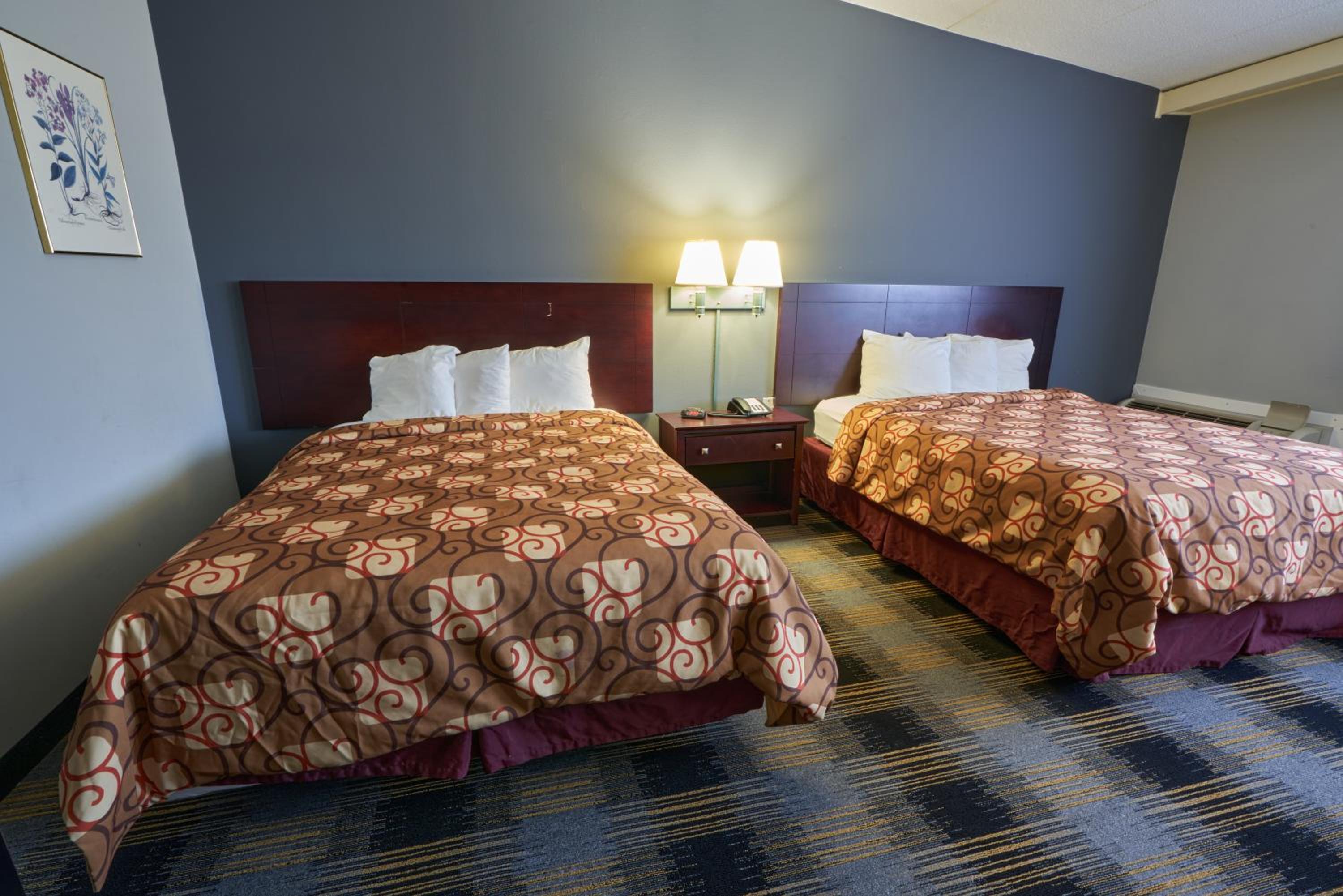 Courtyard Room with Two Queen Beds - Garden/River View photo 3