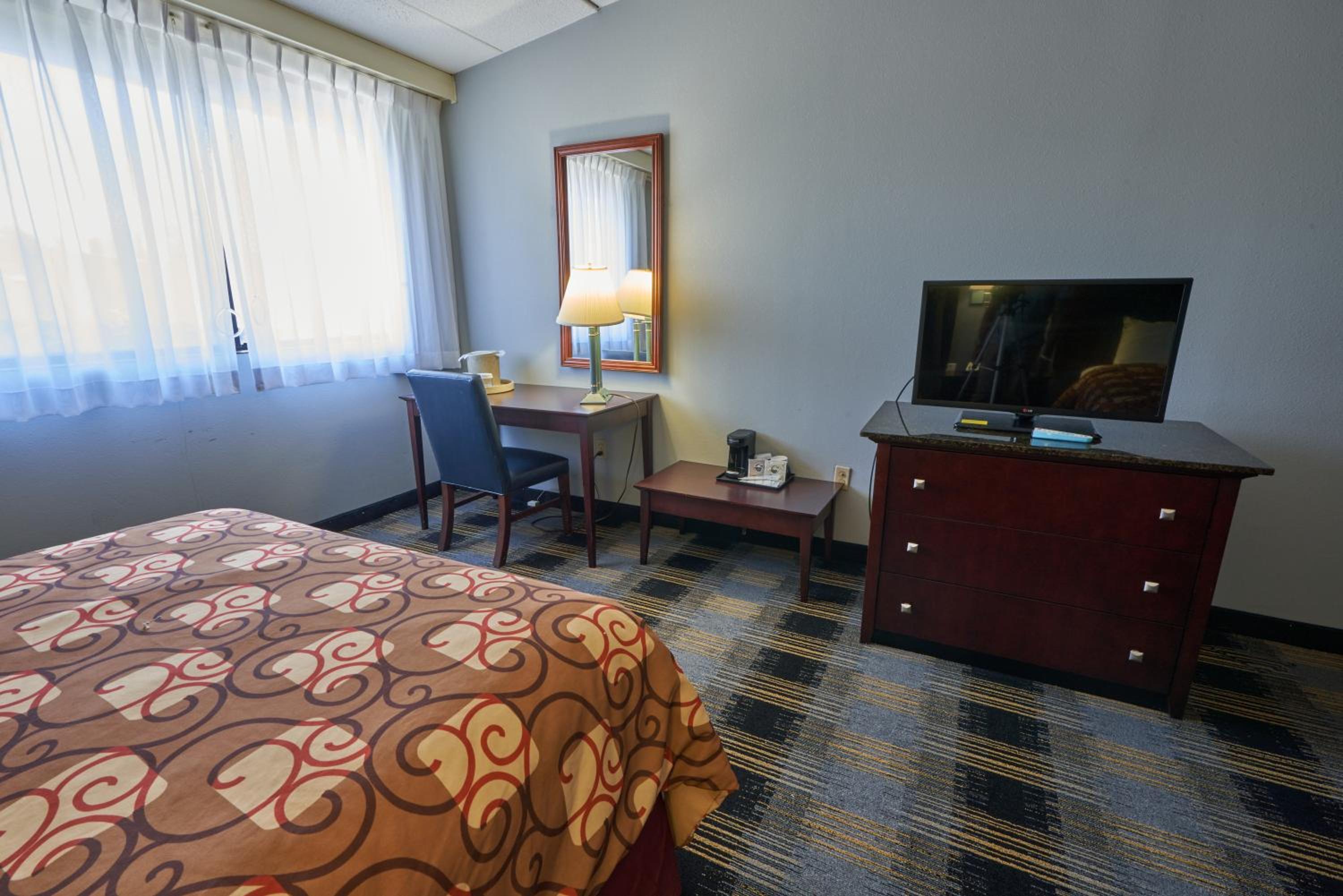 Deluxe Room, Two Queen Beds photo 3
