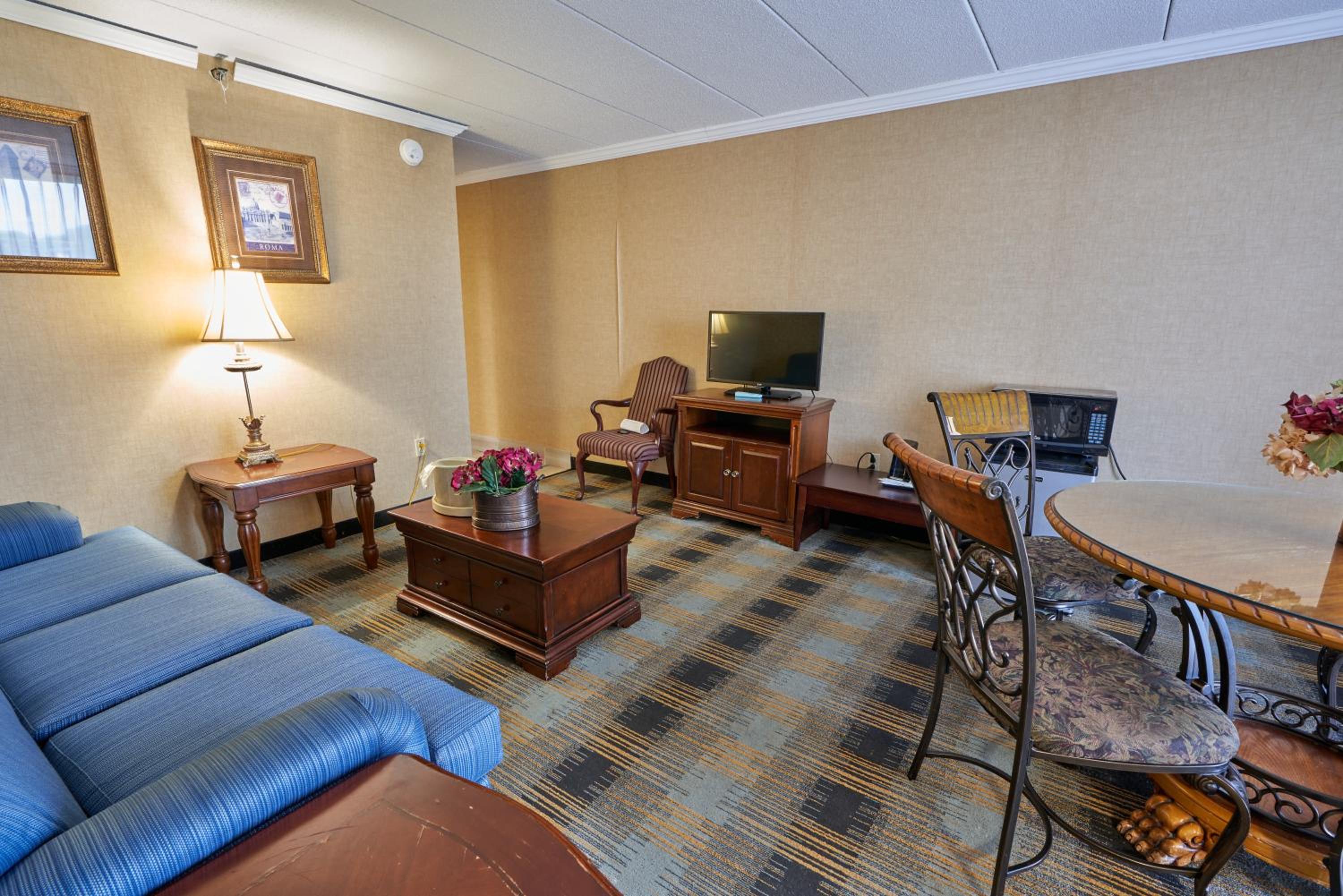 King Suite with Balcony photo 3