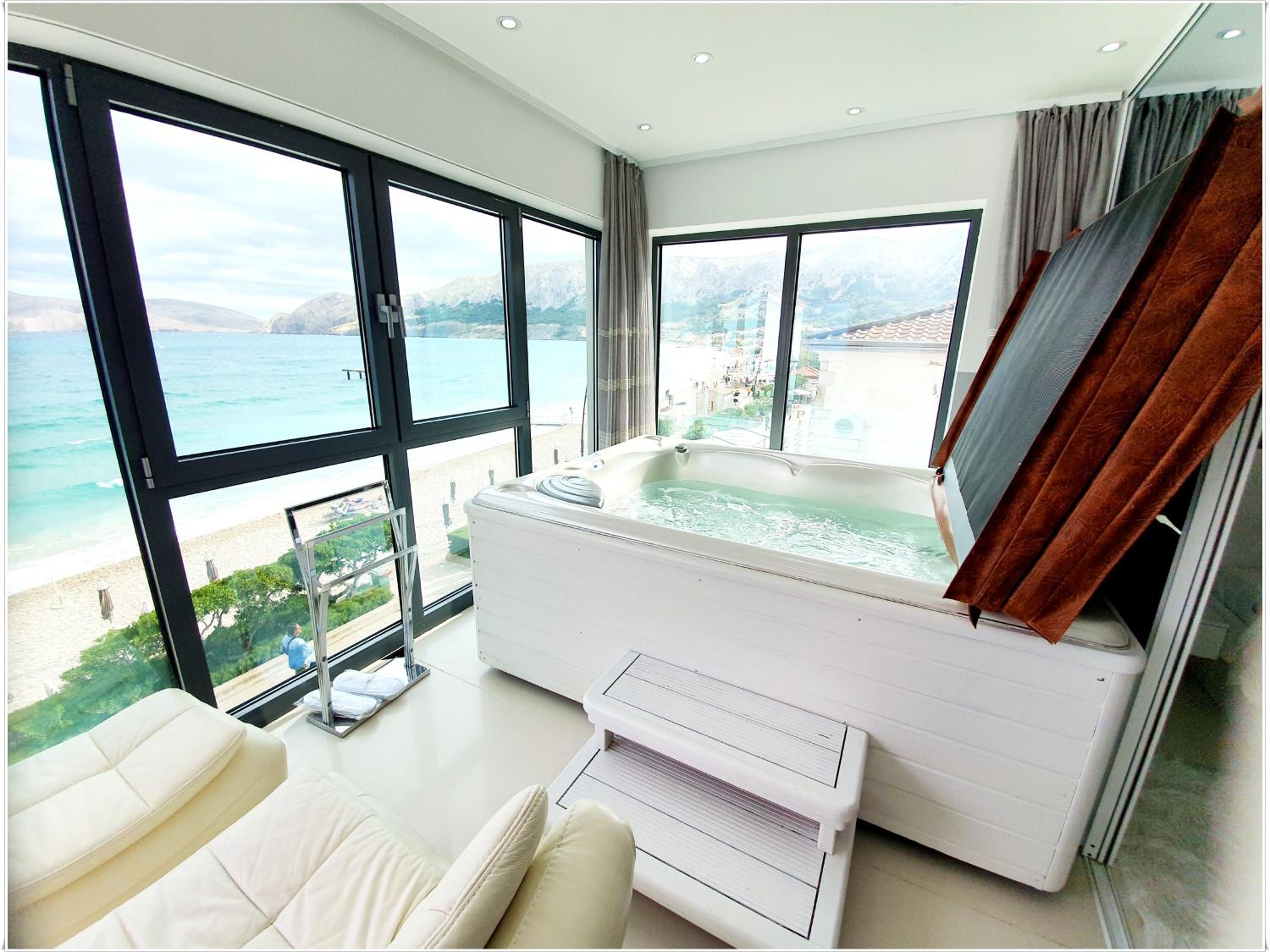 Penthouse Apartment - Photo 25