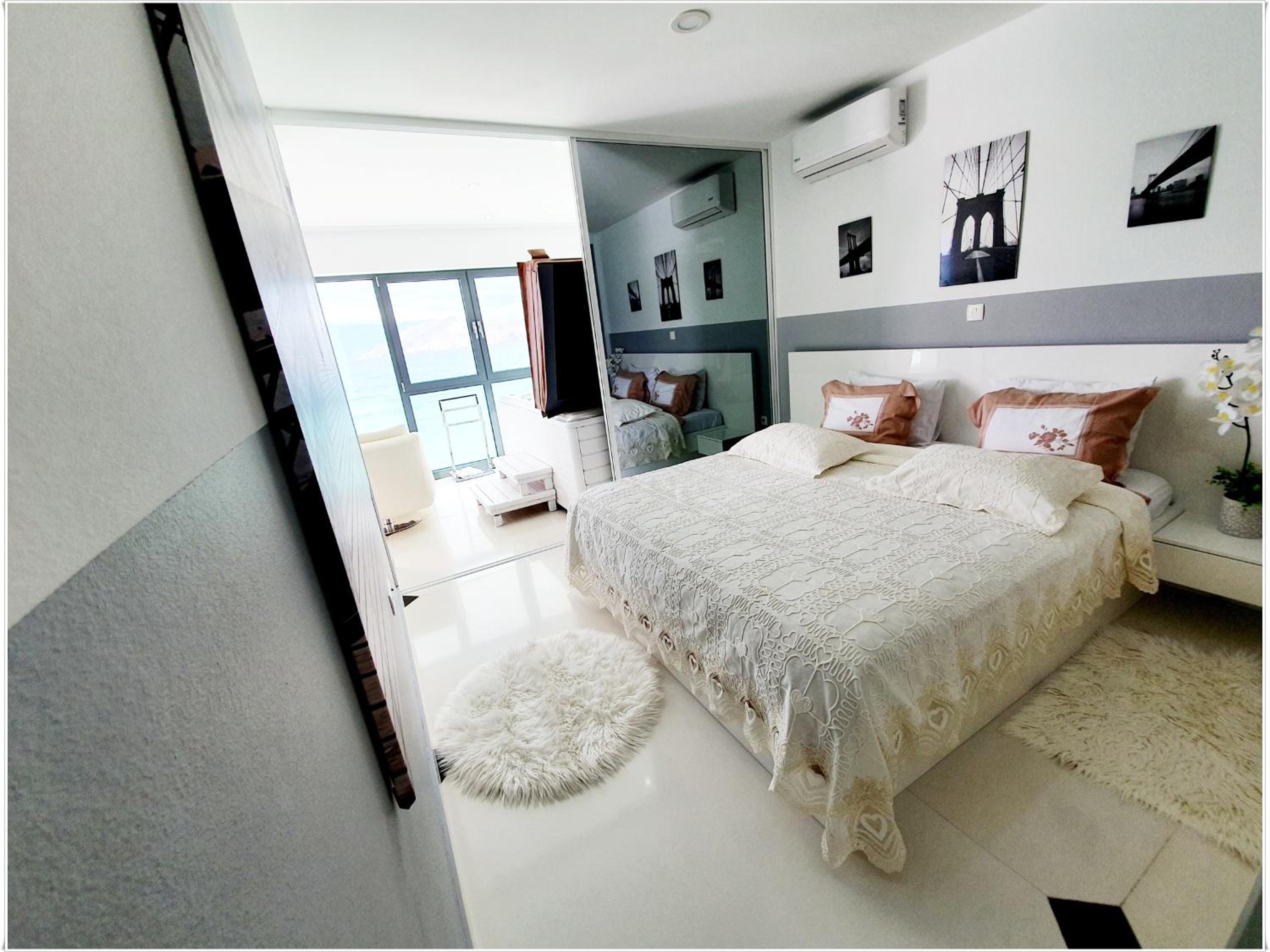 Penthouse Apartment - Photo 3