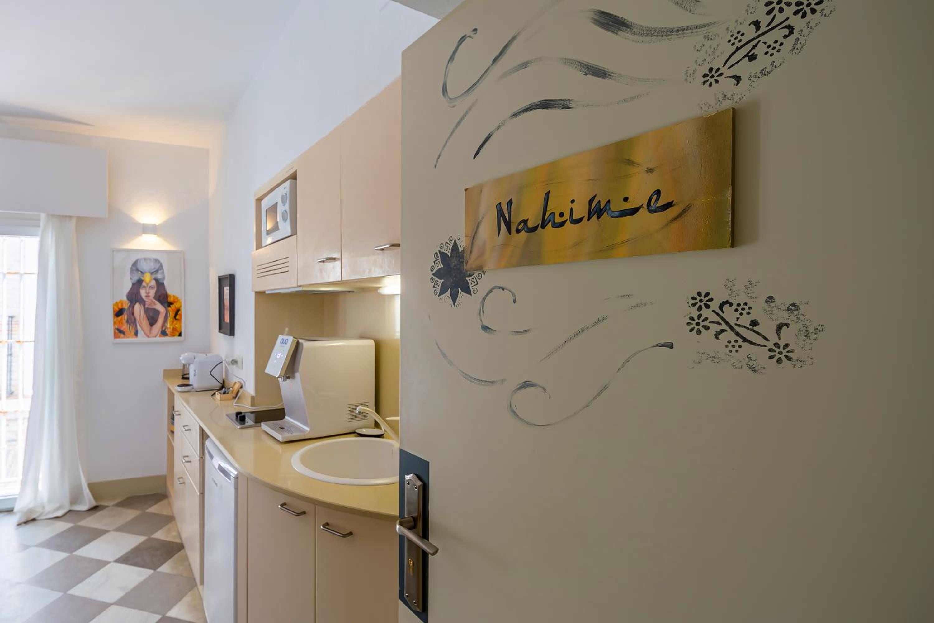 Exterior Suite photo 2