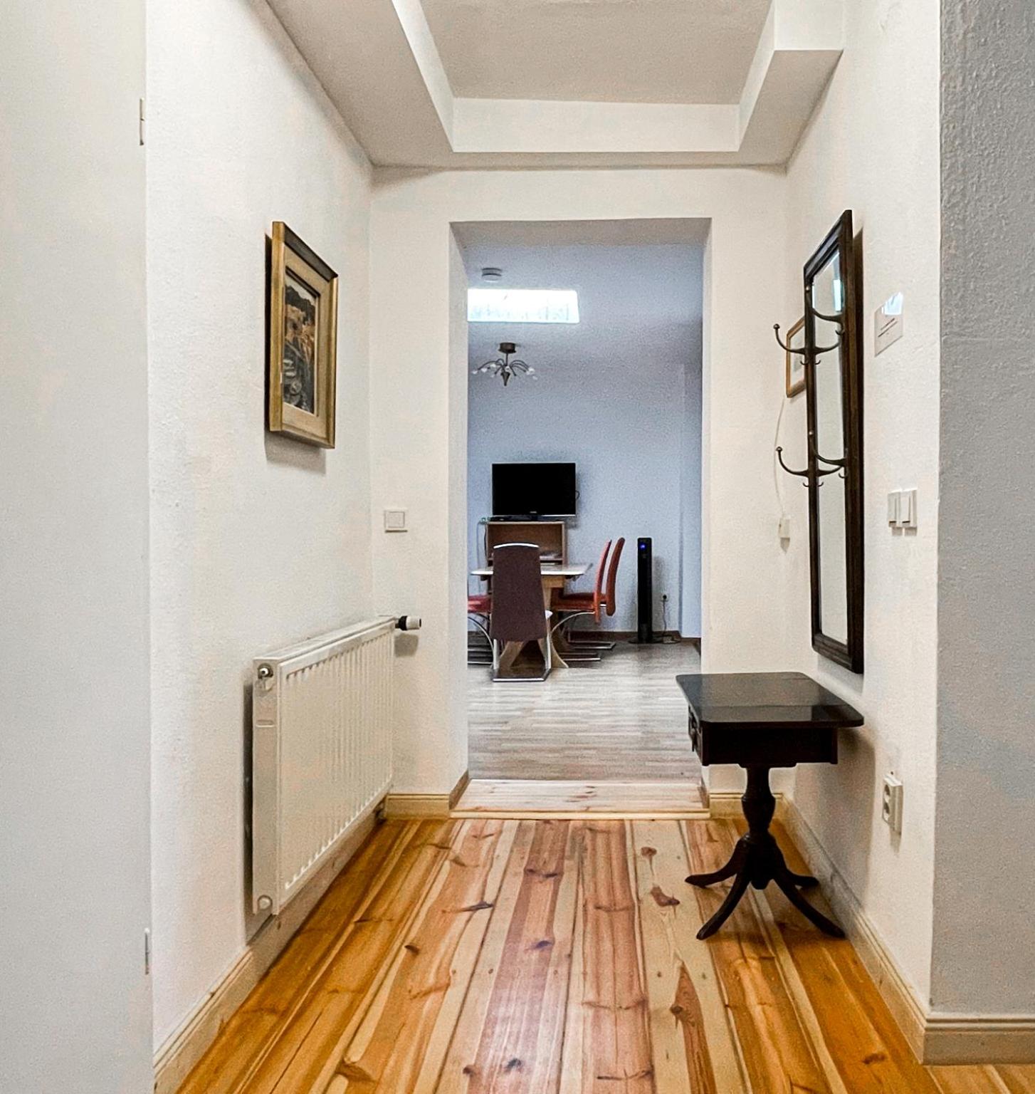 Apartment photo 2