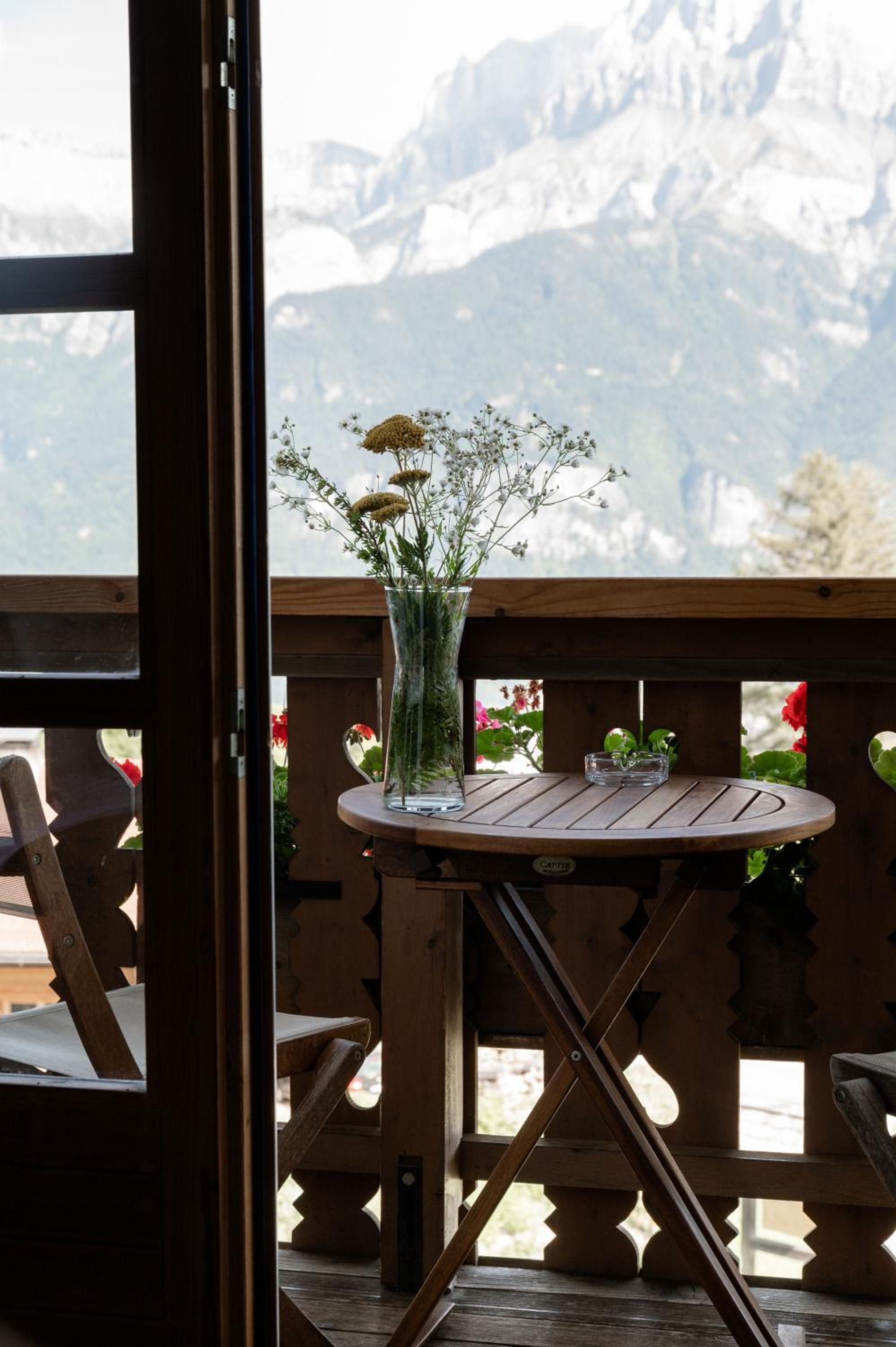 Deluxe Double Room - Mont-Blanc View photo 2