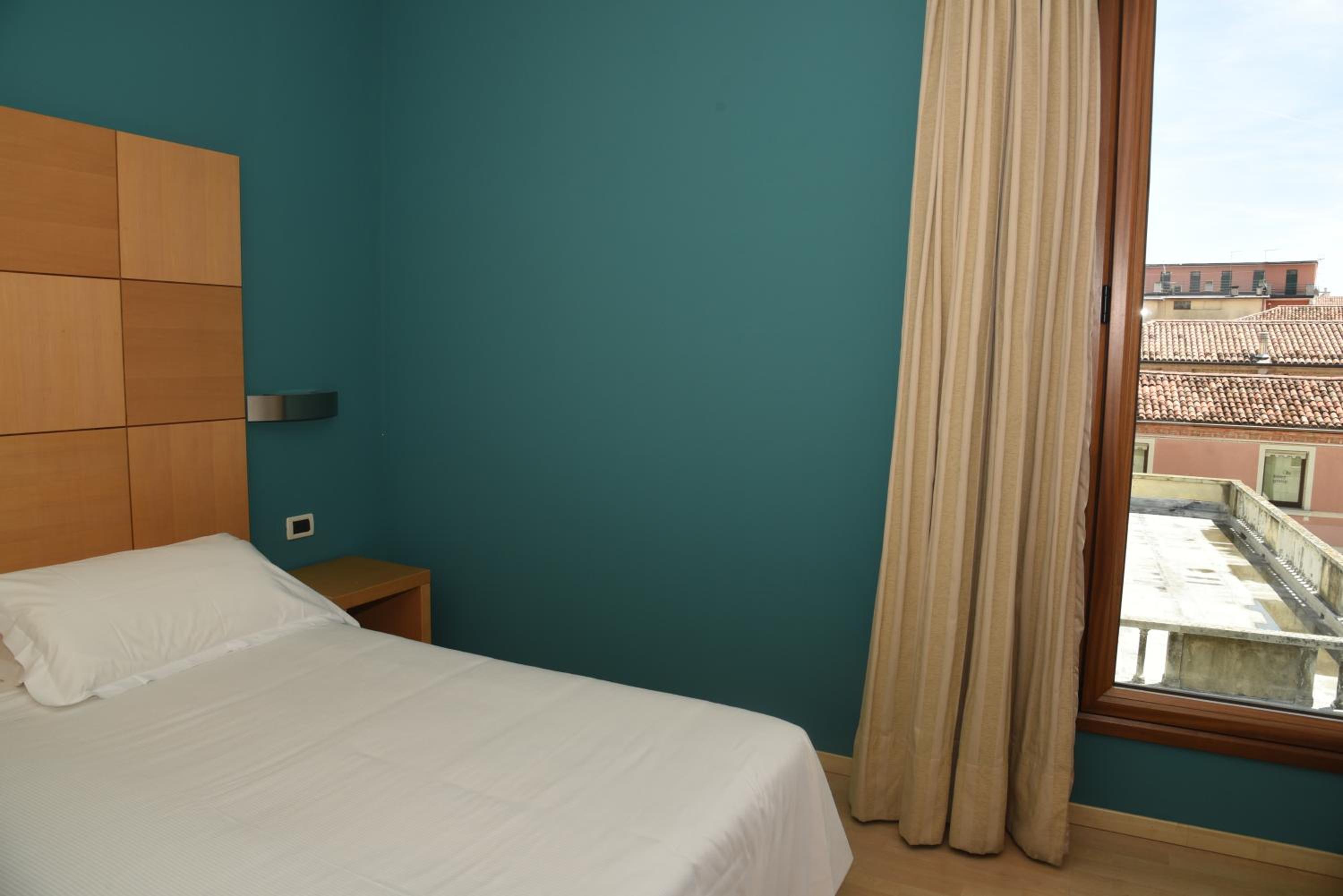 Superior Double or Twin Room - Photo 10