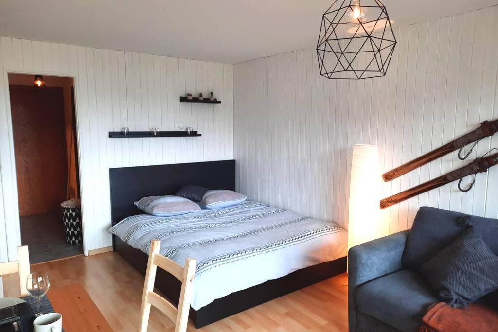 One-Bedroom Apartment - Photo 2