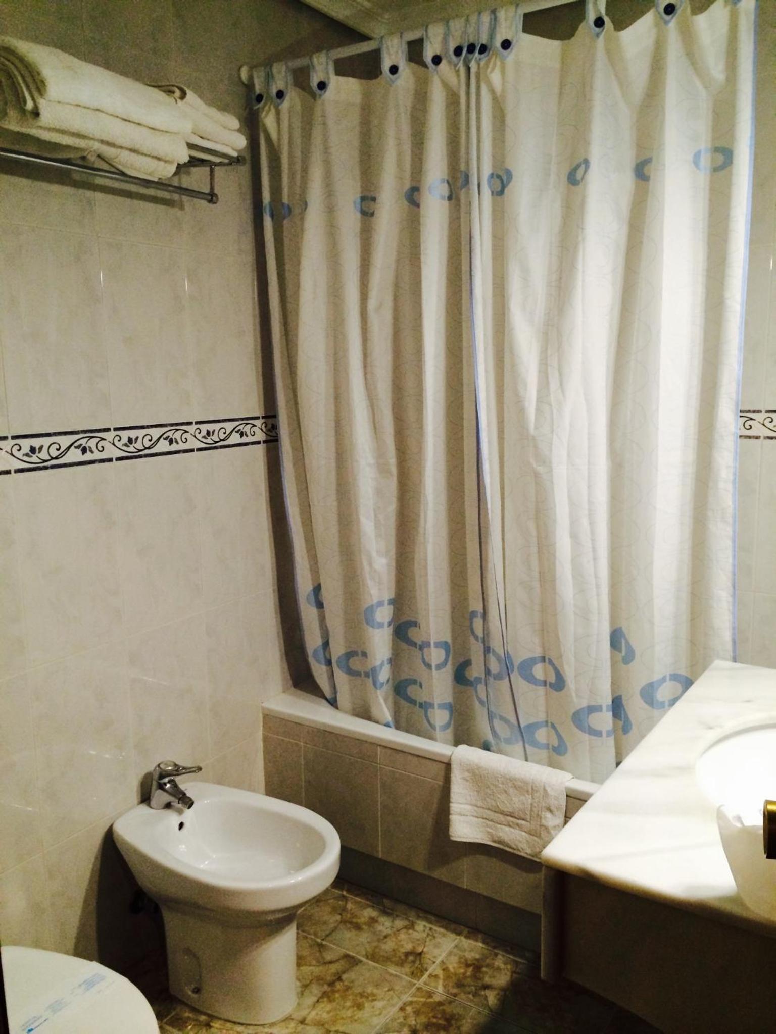 Double with Extra Bed - Photo 6