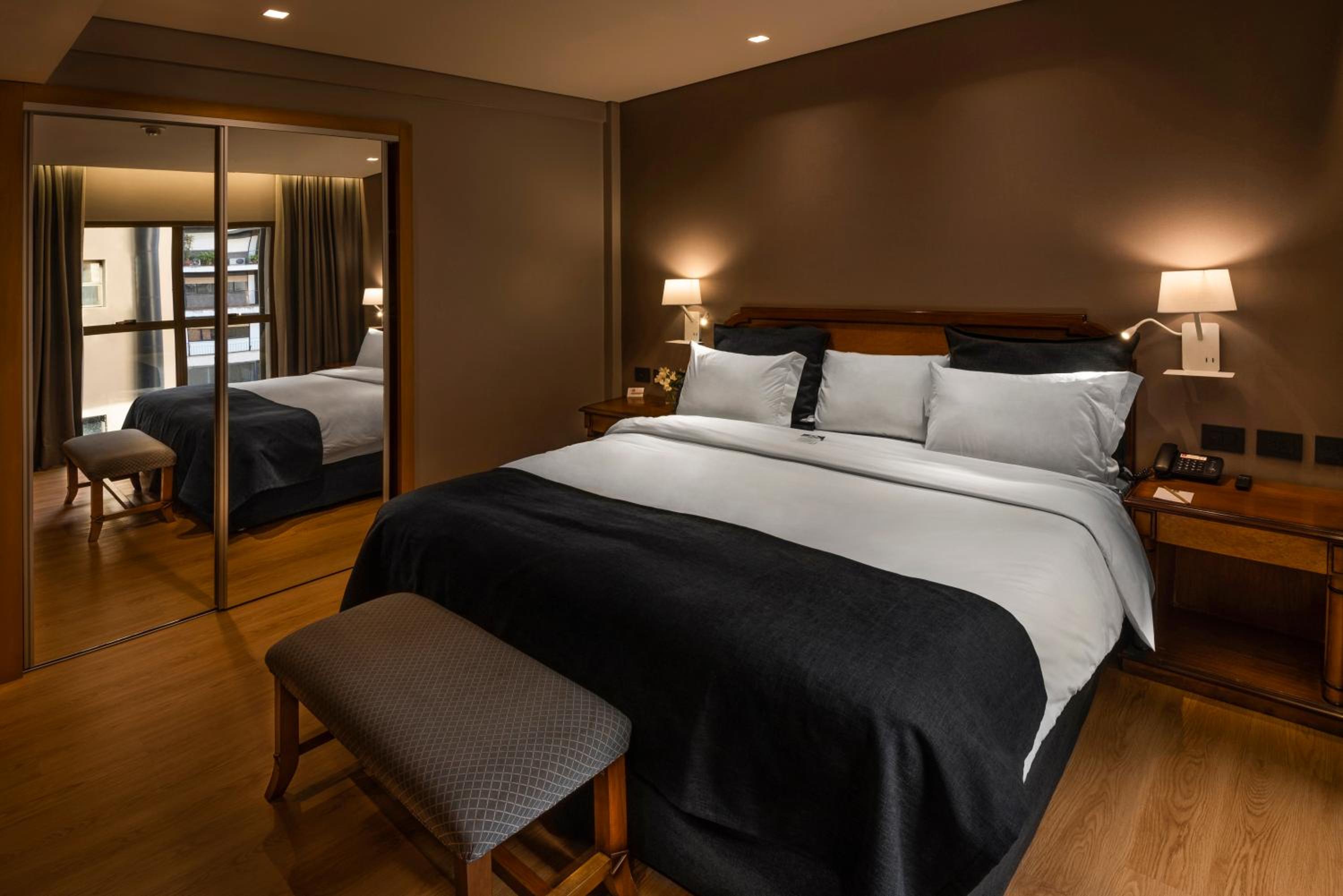 Deluxe Queen Room