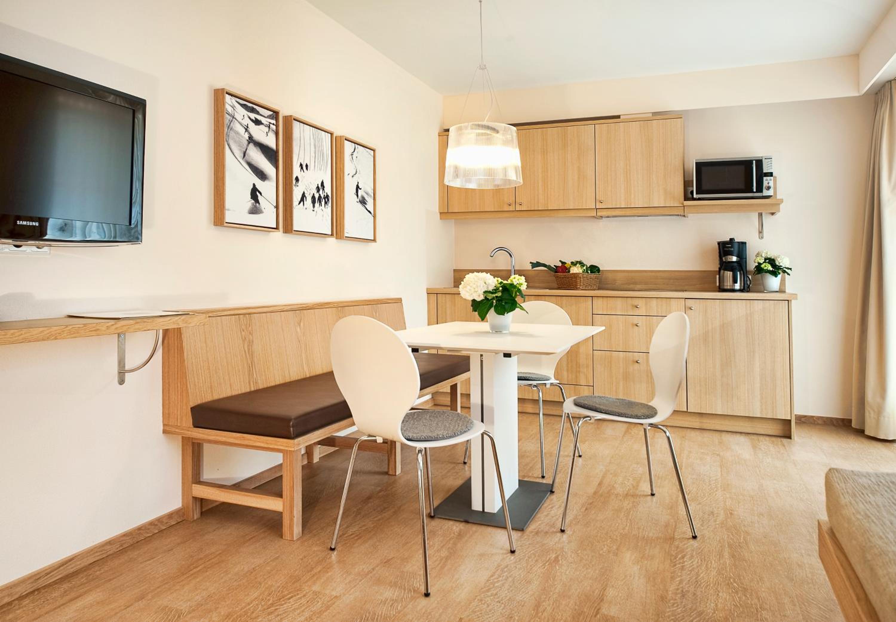 Two-Bedroom Apartment - Annex - Photo 3