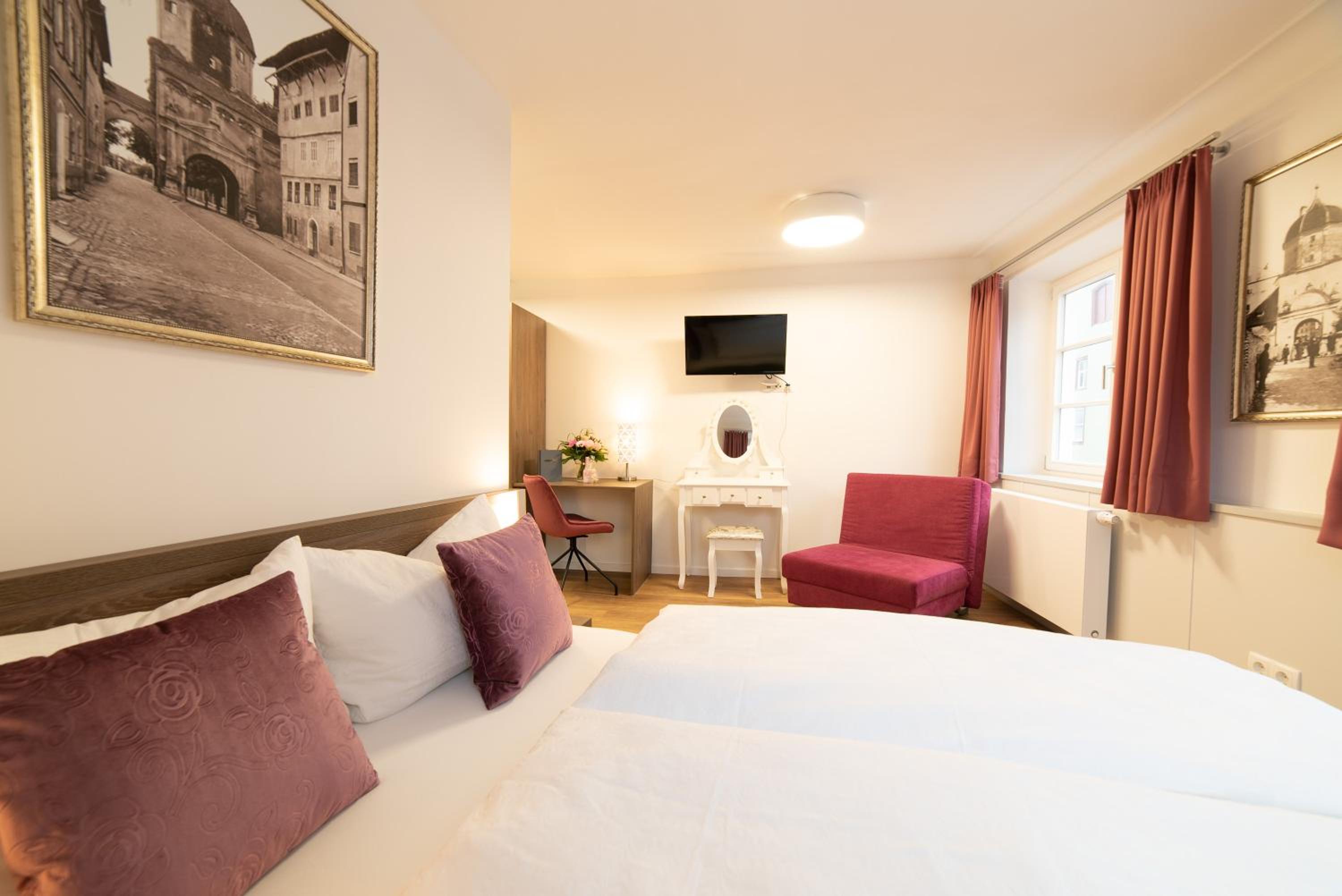 Double Room - Photo 8