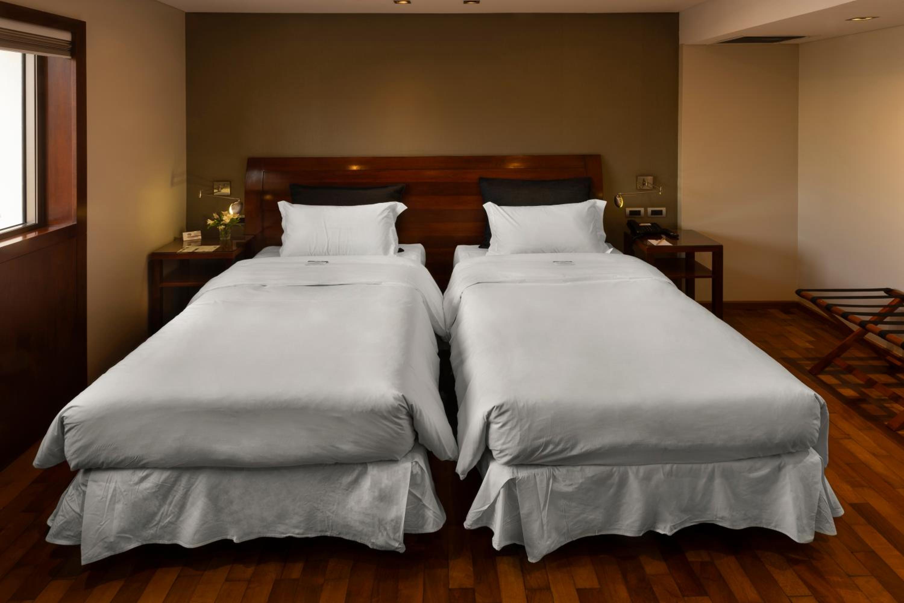 Superior Twin Room thumbnail 6