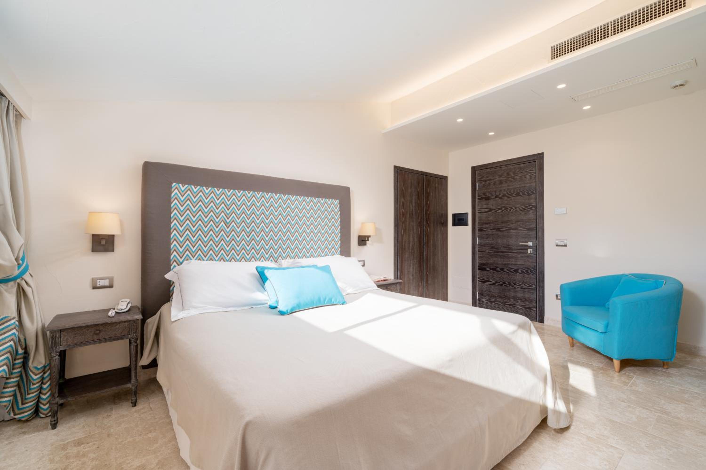 Prestige Double Room with Partial Sea View - Photo 12