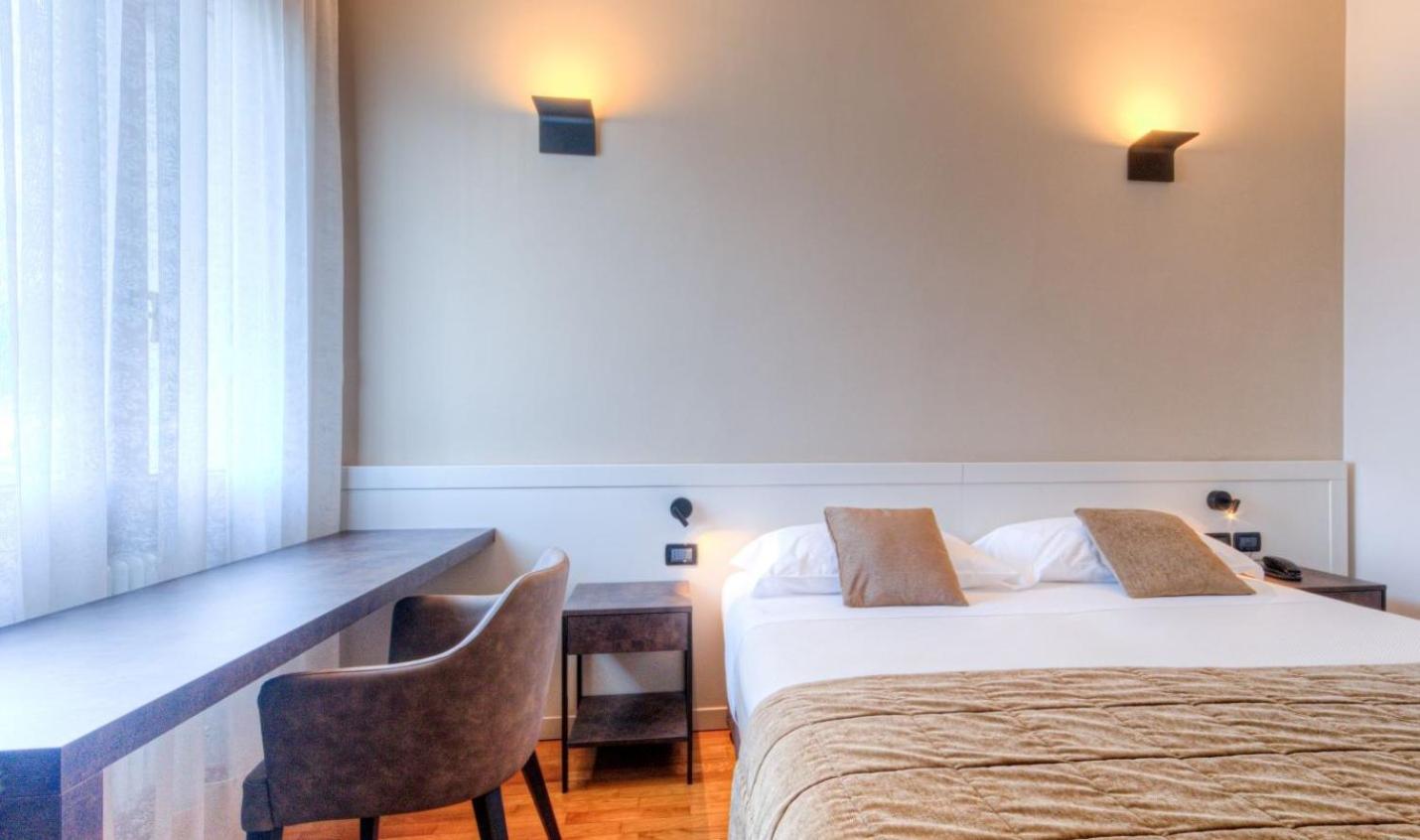 Double or Twin Room - Photo 12