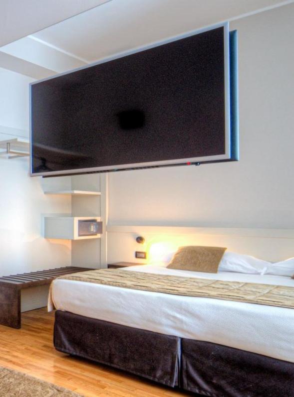 Double or Twin Room - Photo 13