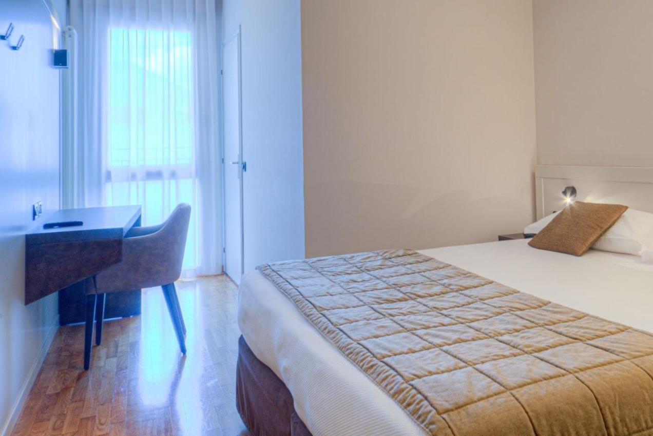 Double or Twin Room - Photo 14