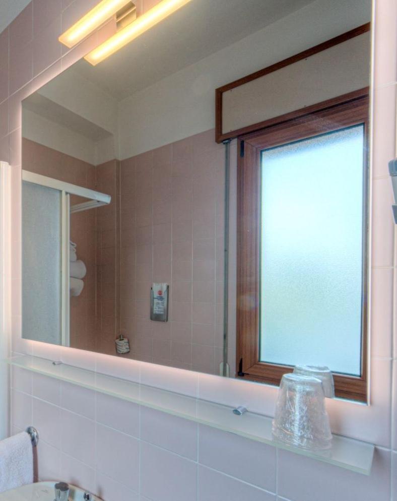Double or Twin Room - Photo 16