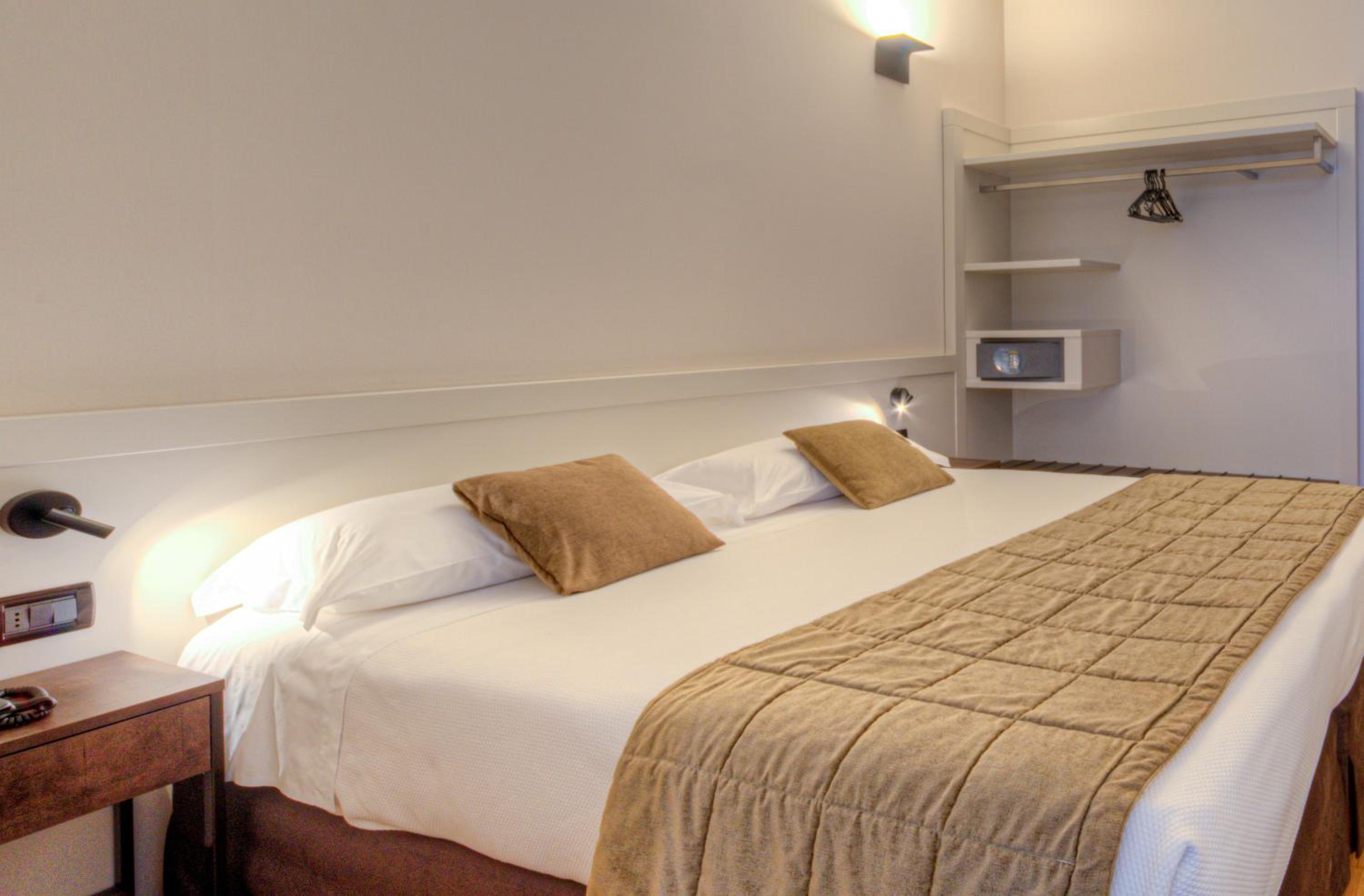 Double or Twin Room - Photo 17