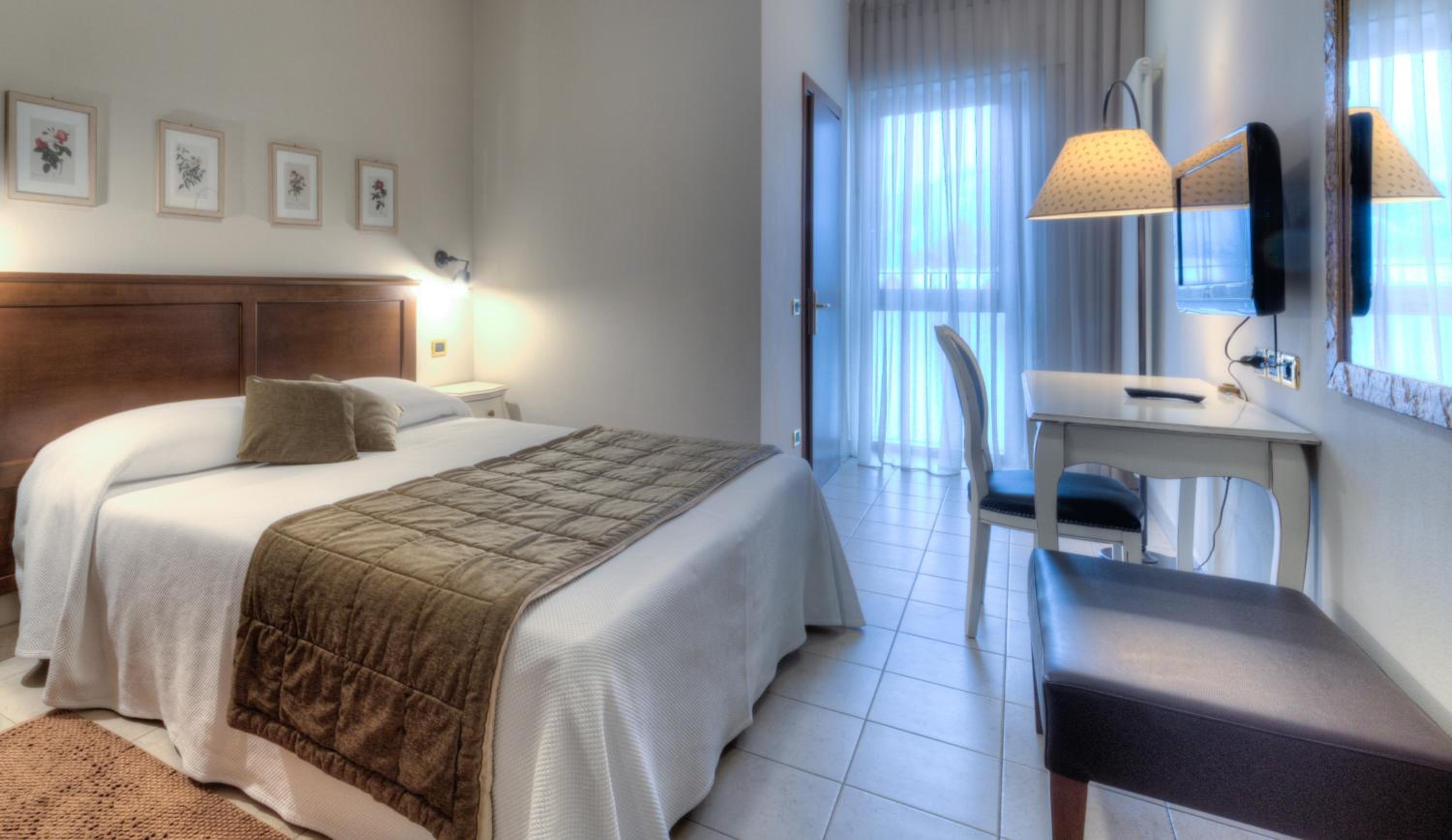 Double or Twin Room - Photo 18