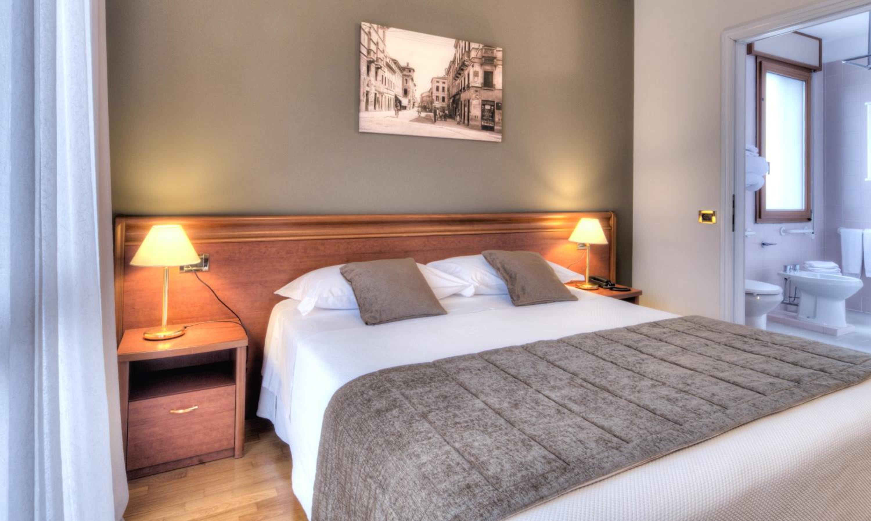 Double or Twin Room - Photo 19