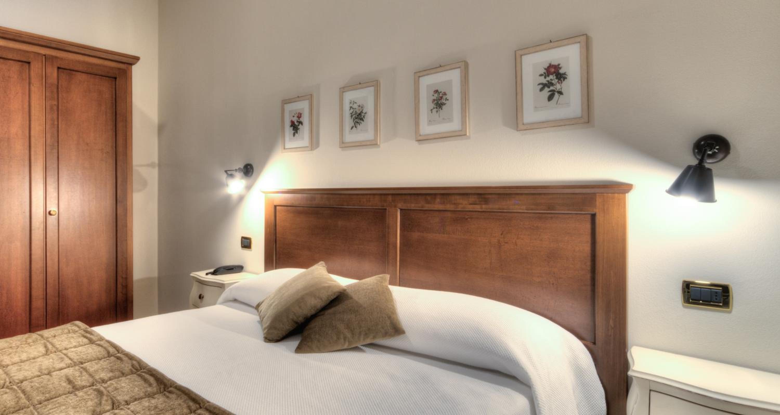 Double or Twin Room - Photo 9