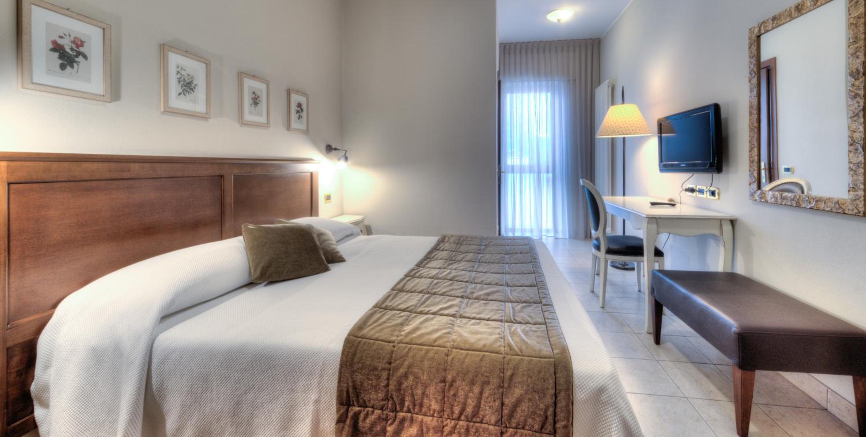 Double or Twin Room - Photo 2