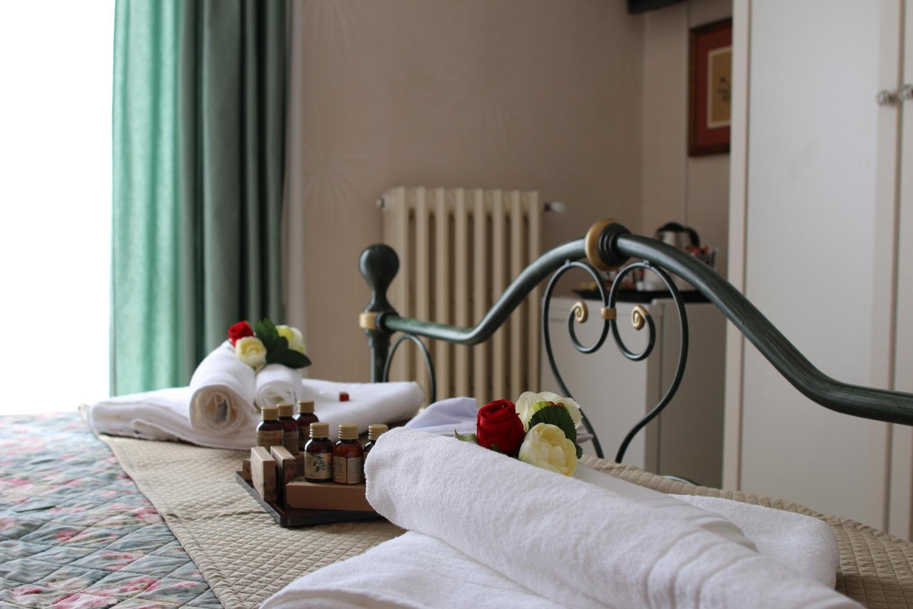 Double Room with Shared Bathroom photo 3