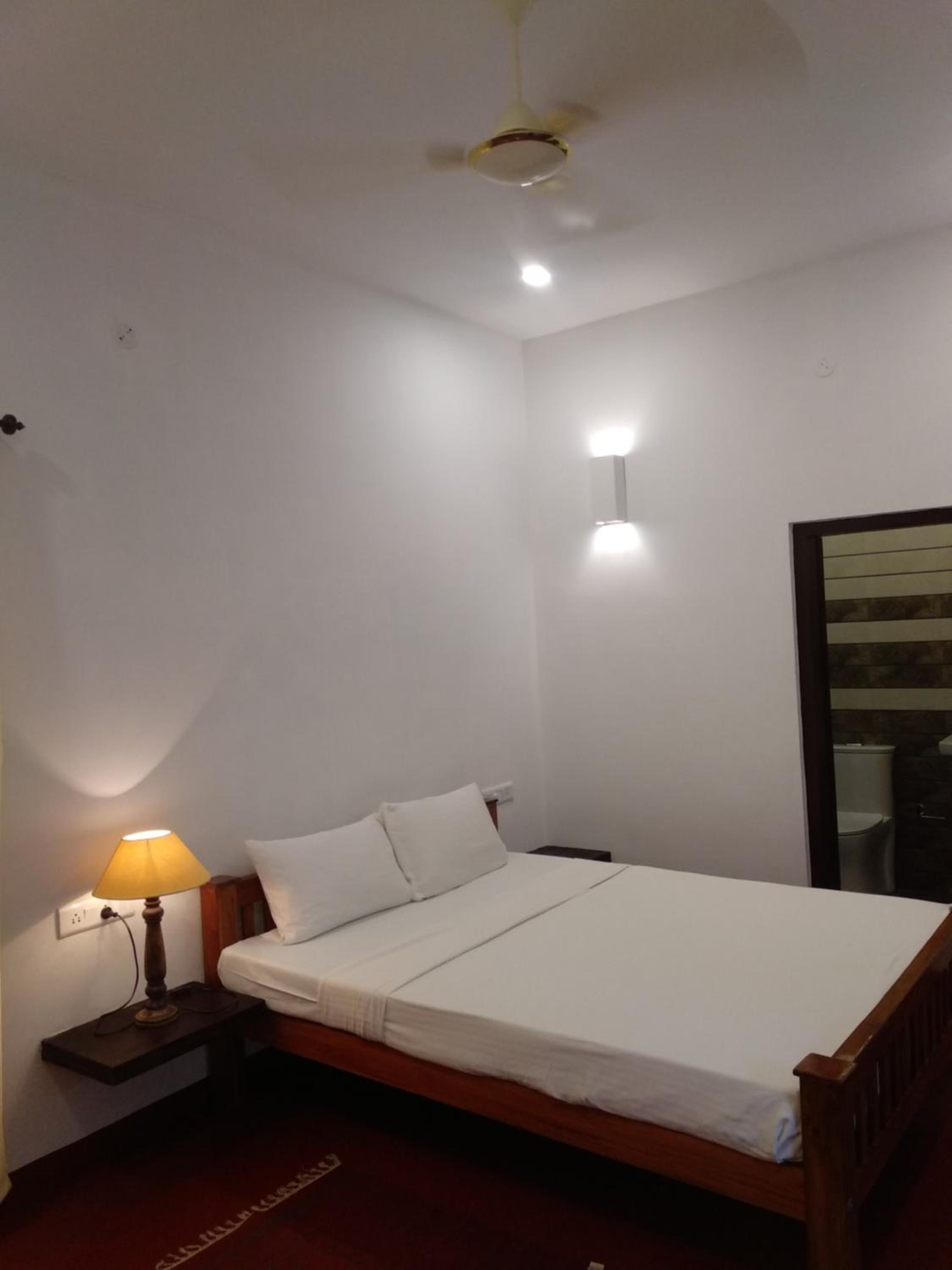 Budget Double Room photo 3