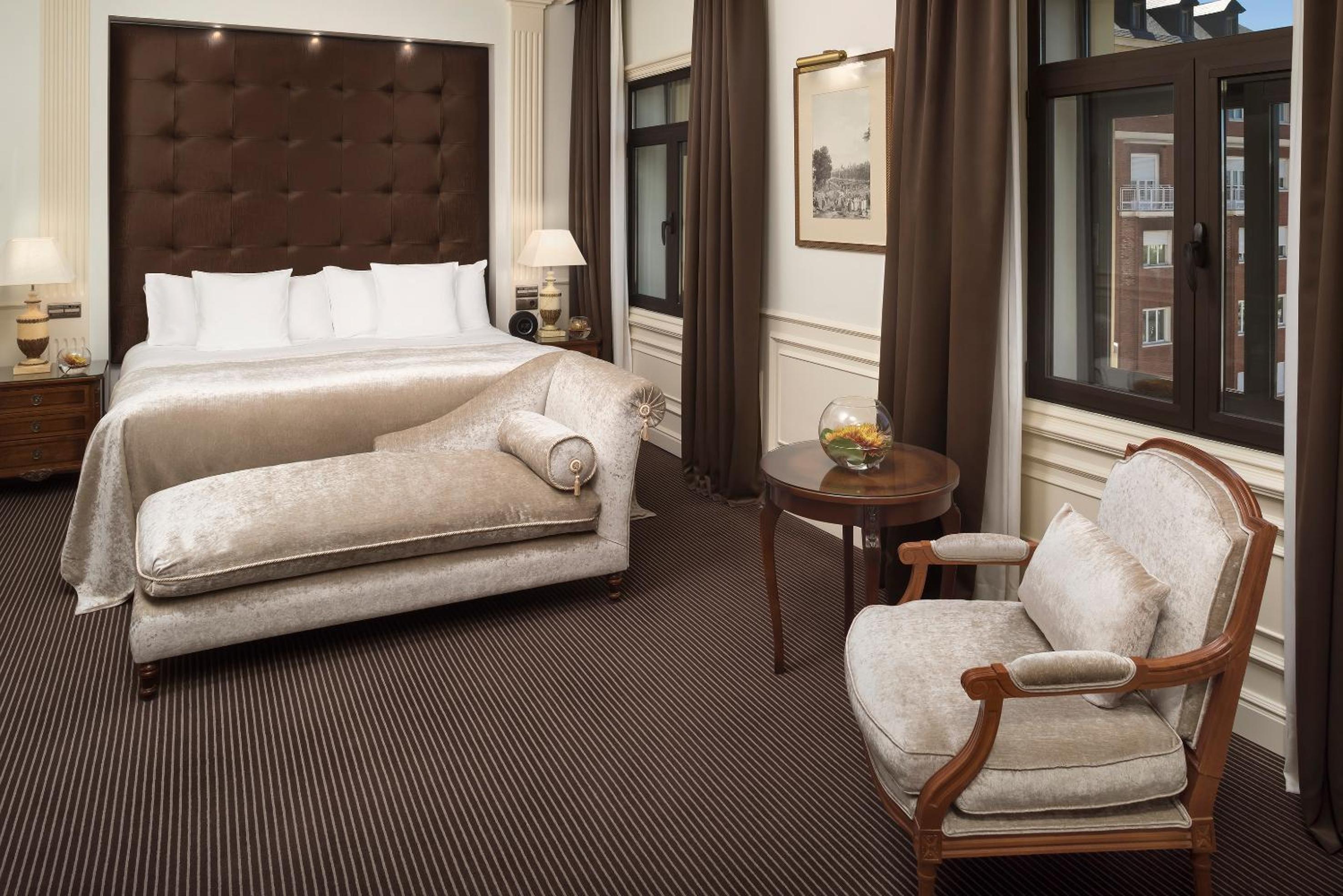 Two-Bedroom Suite Red Level
